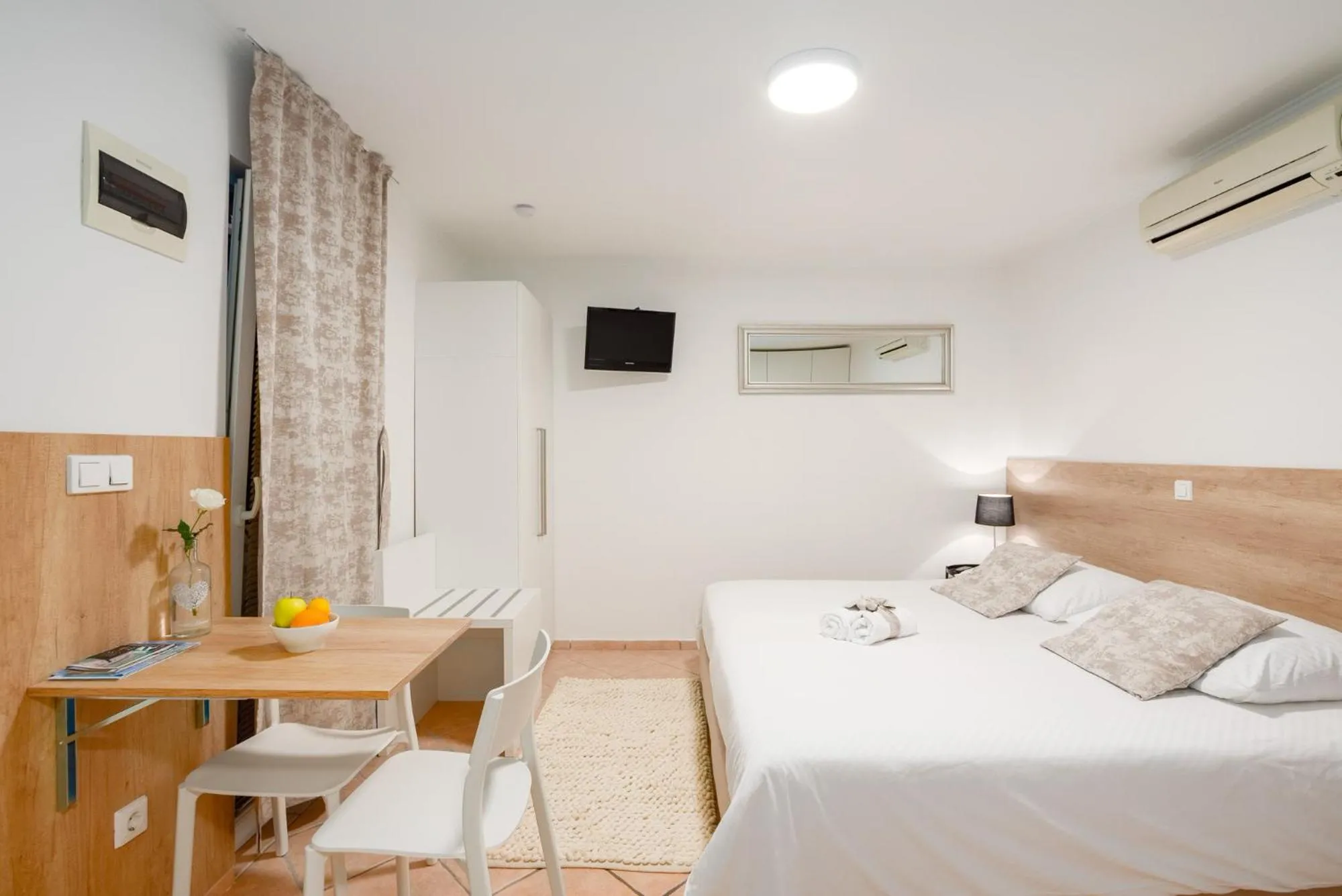 Apartments & Rooms Buble