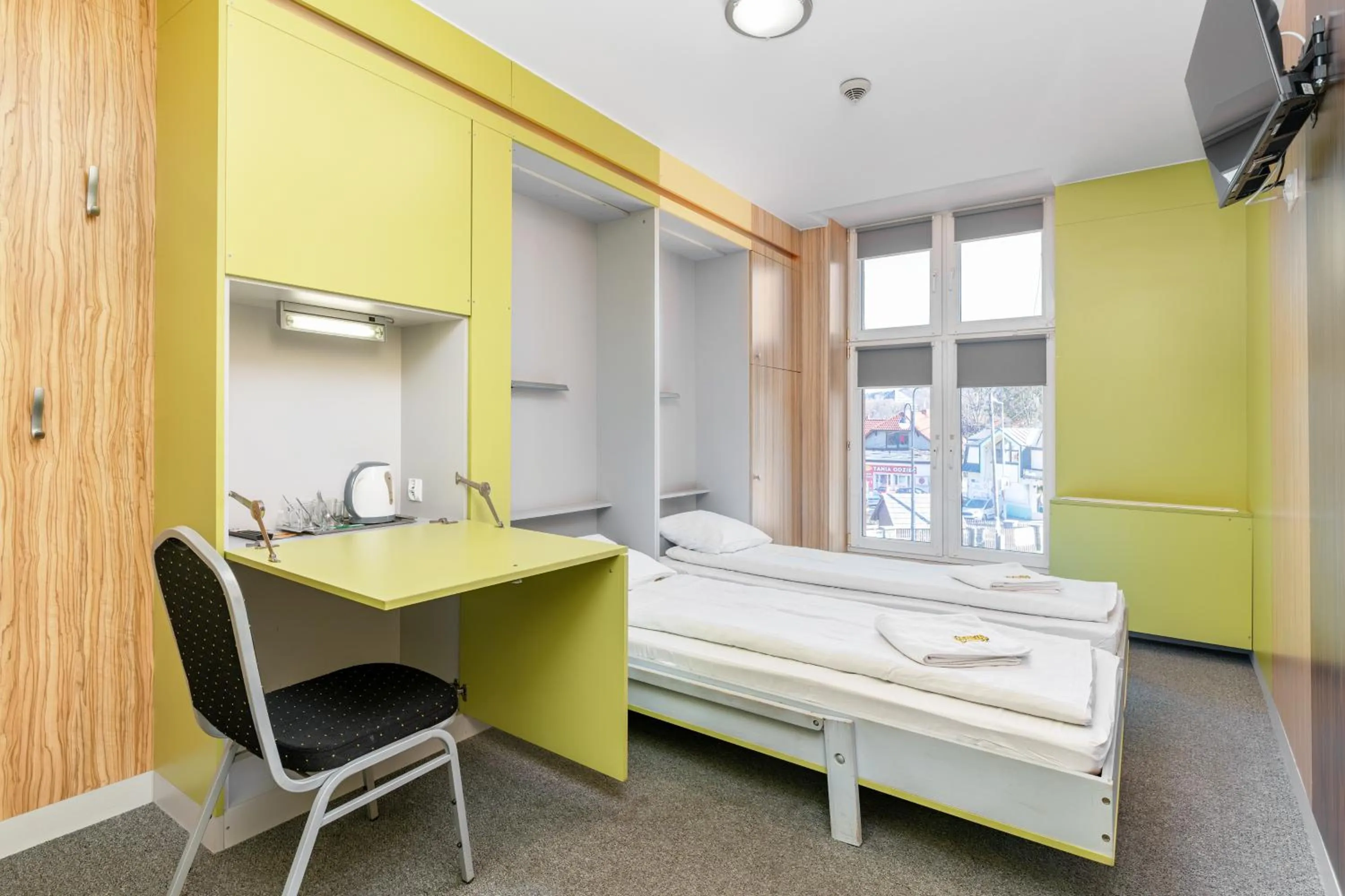 Photo of the whole room, Bed in Elemels Planet