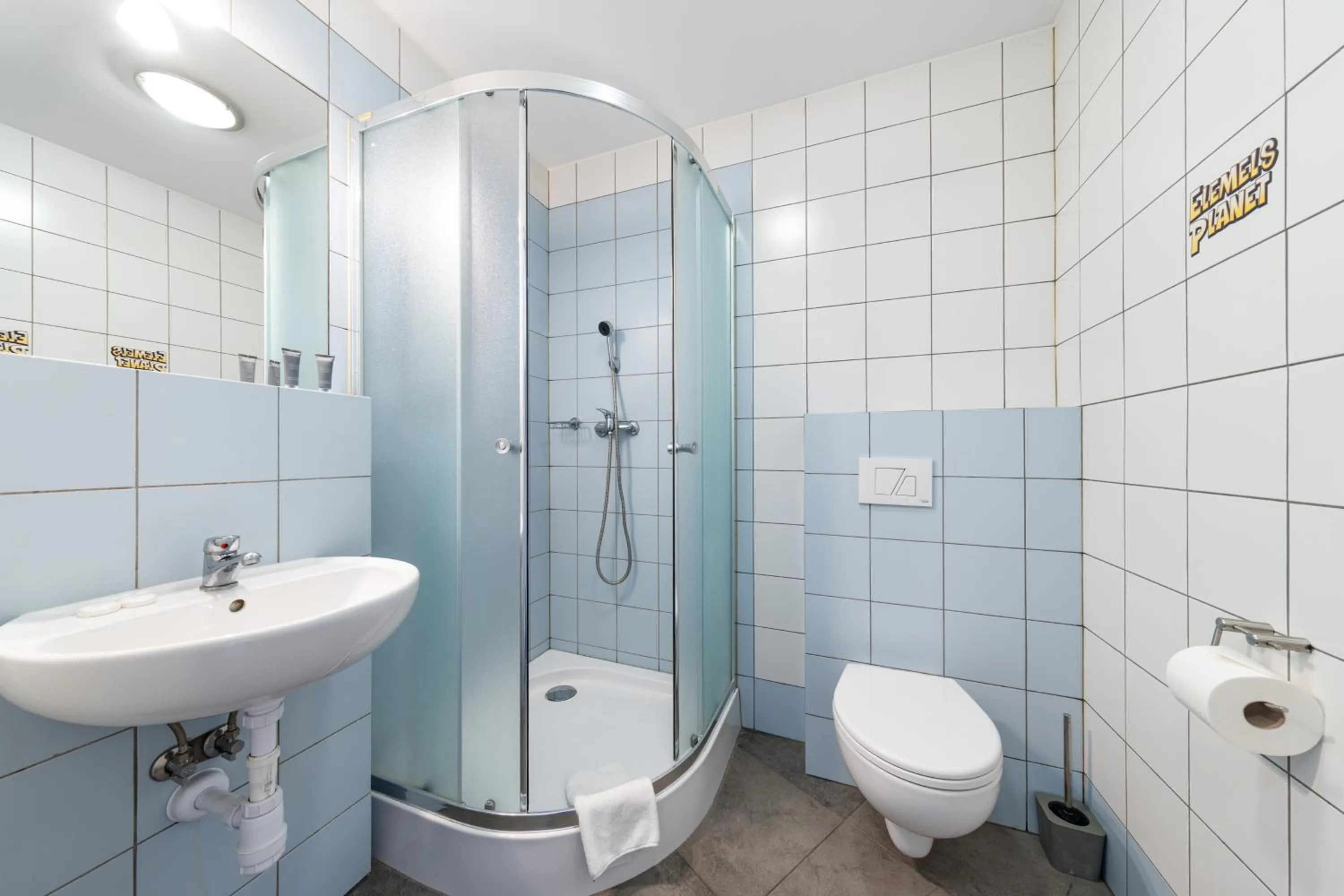 Bathroom in Elemels Planet