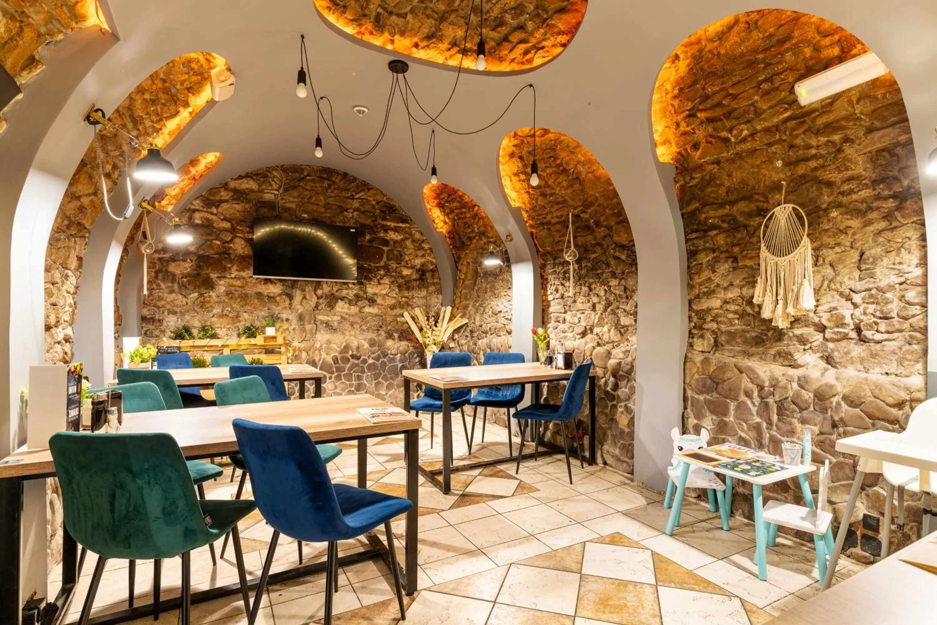 Restaurant/places to eat in Elemels Planet