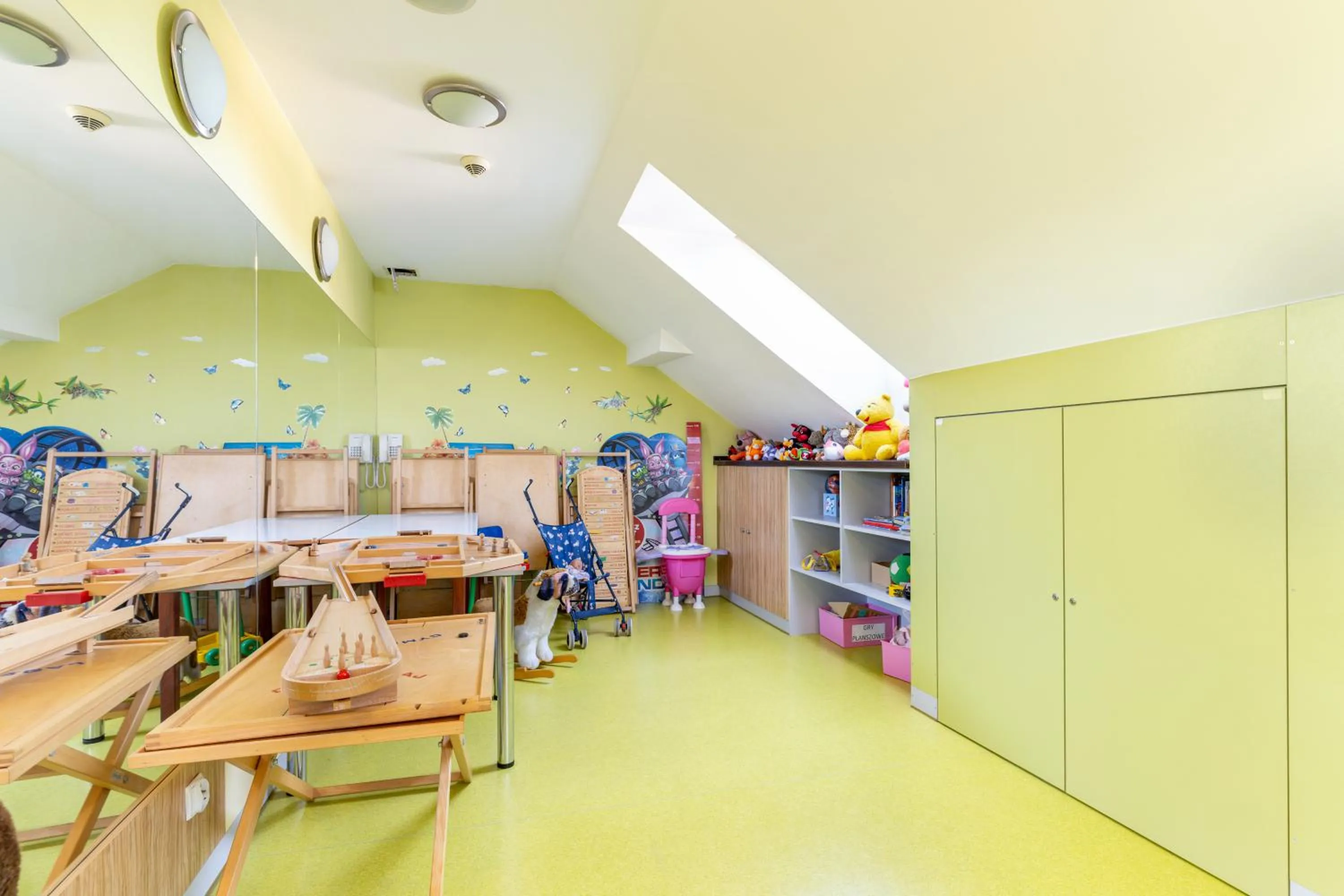 Kids's club in Elemels Planet