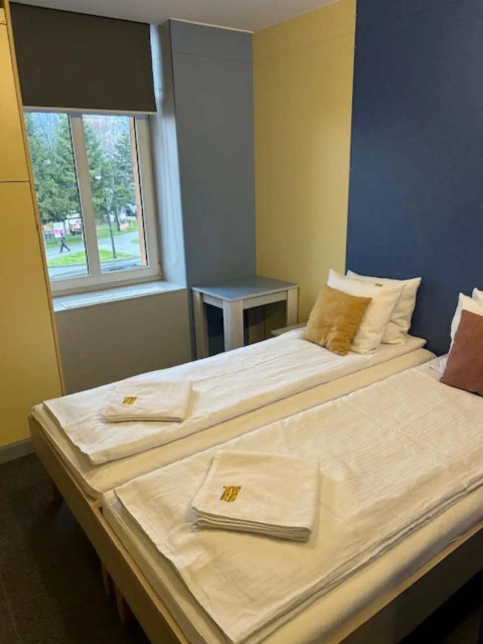 Photo of the whole room, Bed in Elemels Planet