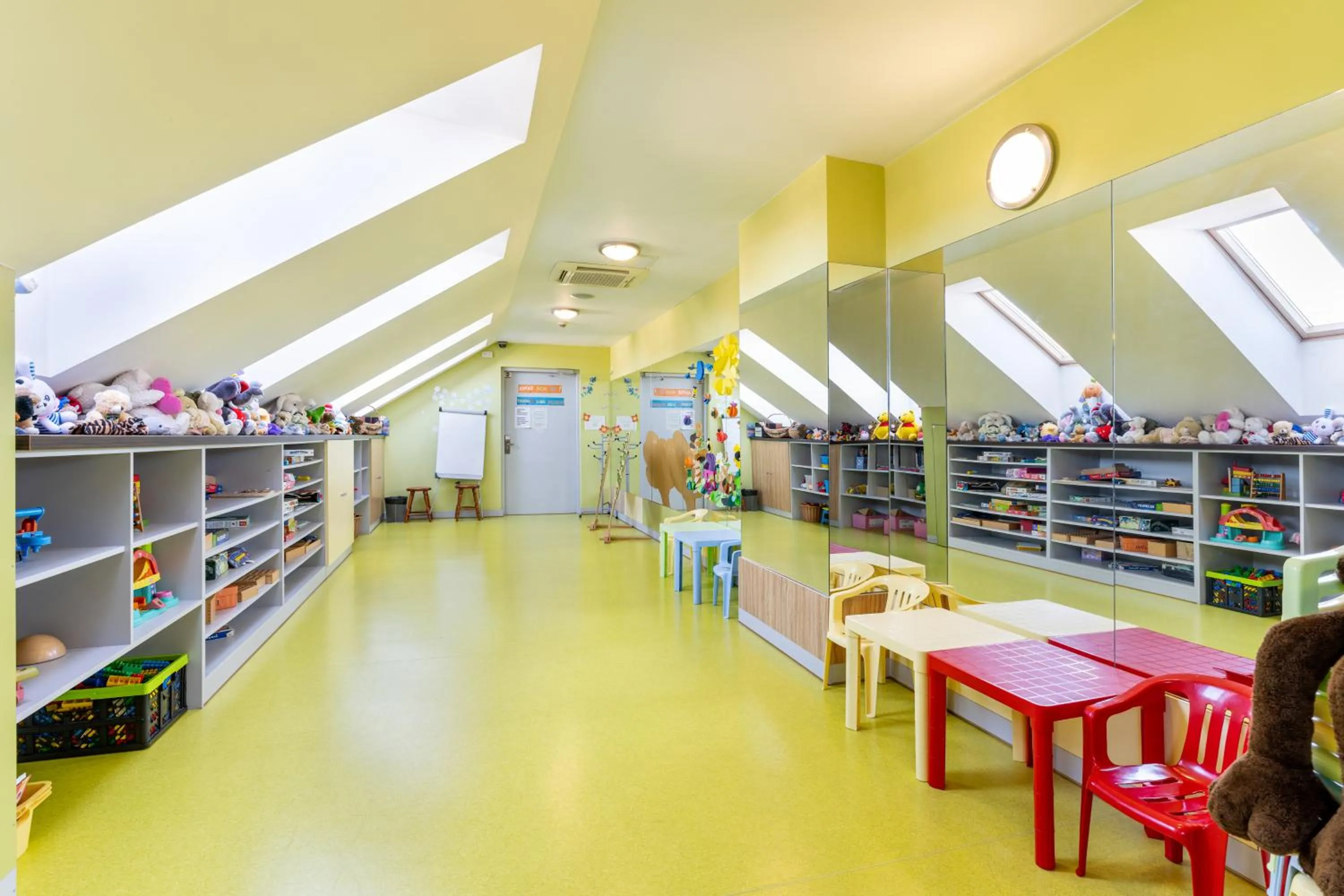 Kids's club in Elemels Planet