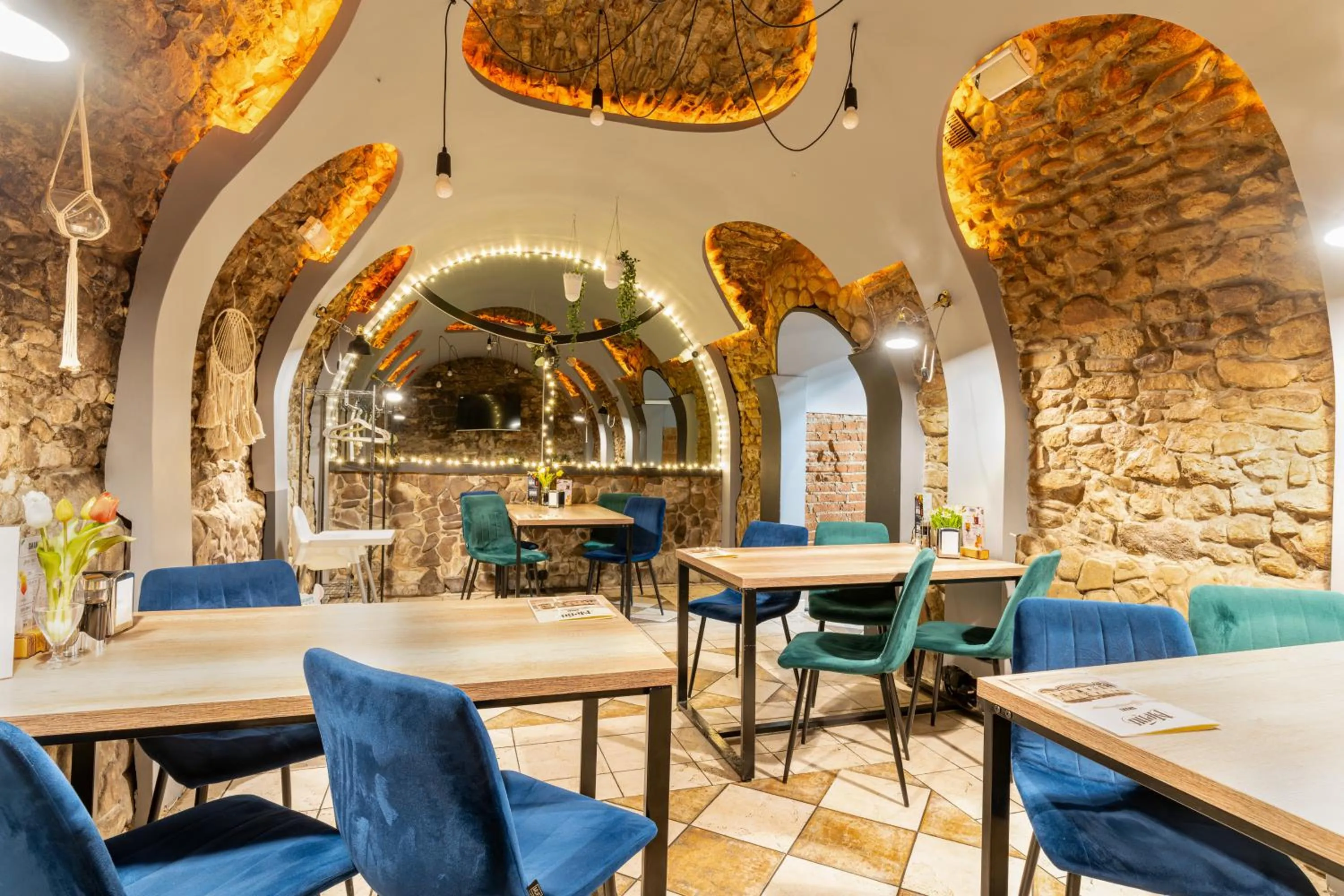 Restaurant/places to eat in Elemels Planet