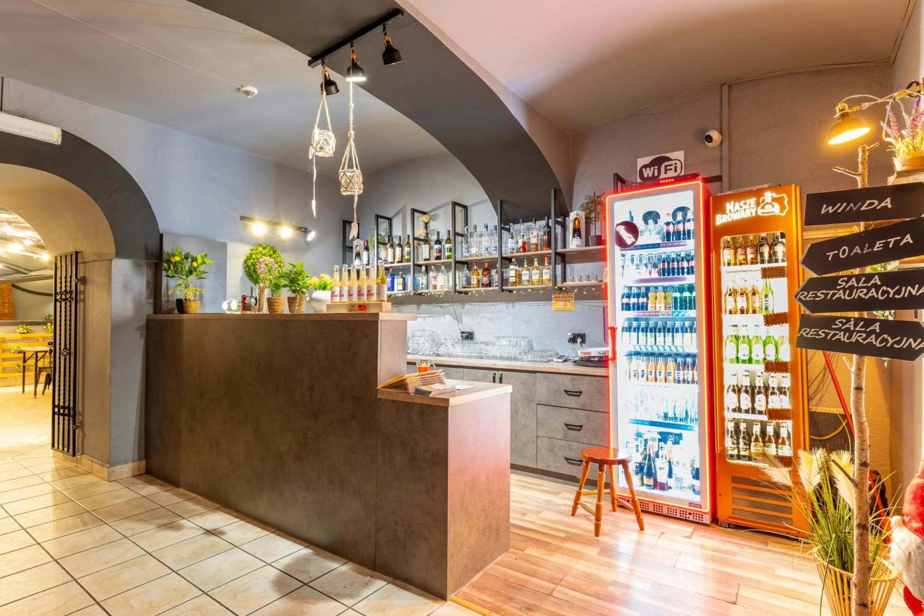 Restaurant/places to eat in Elemels Planet