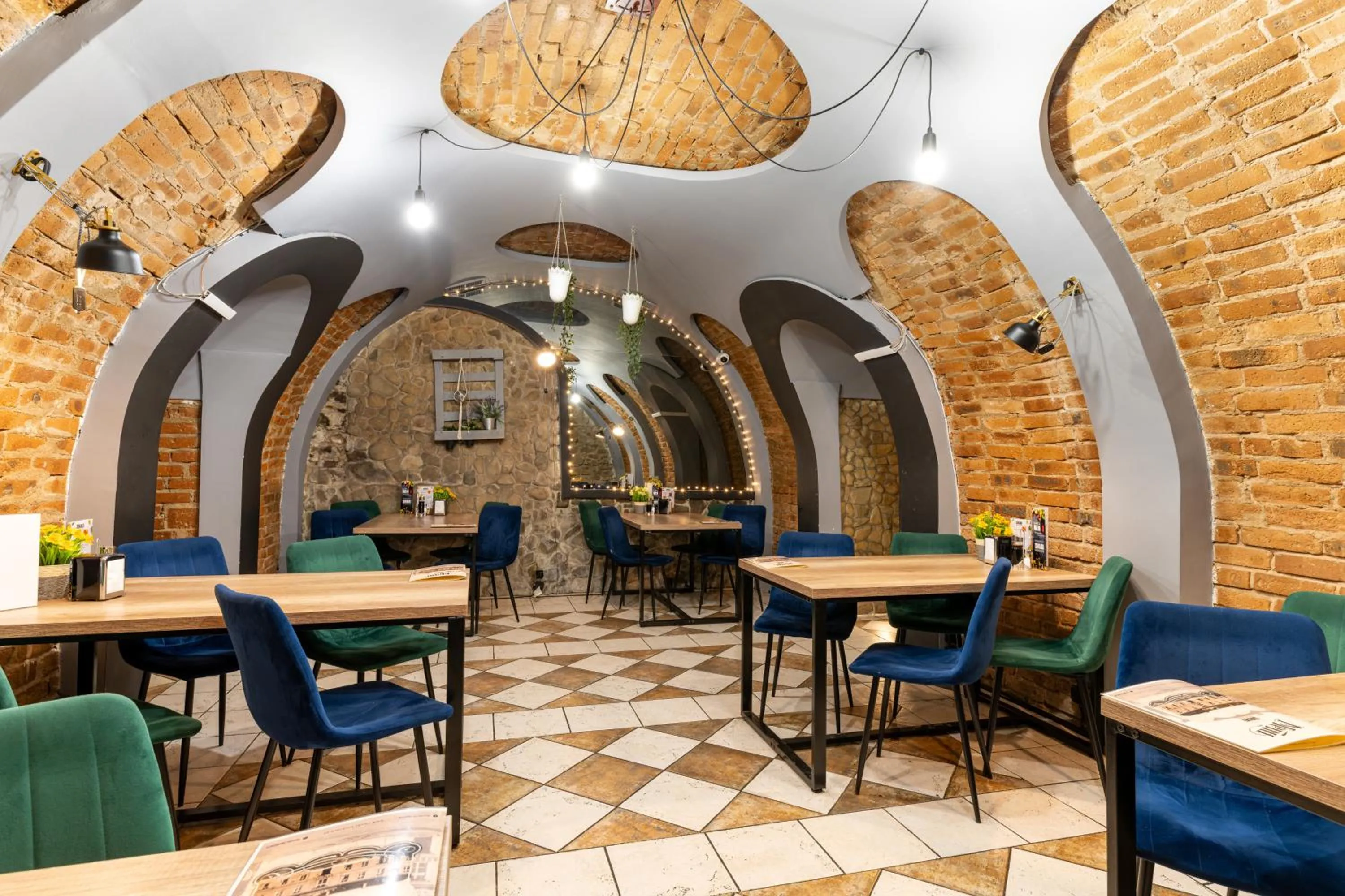 Restaurant/places to eat in Elemels Planet