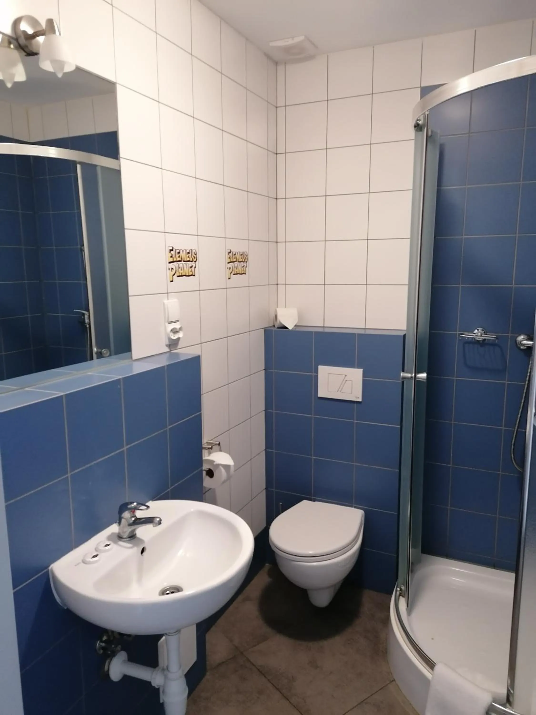 Bathroom in Elemels Planet