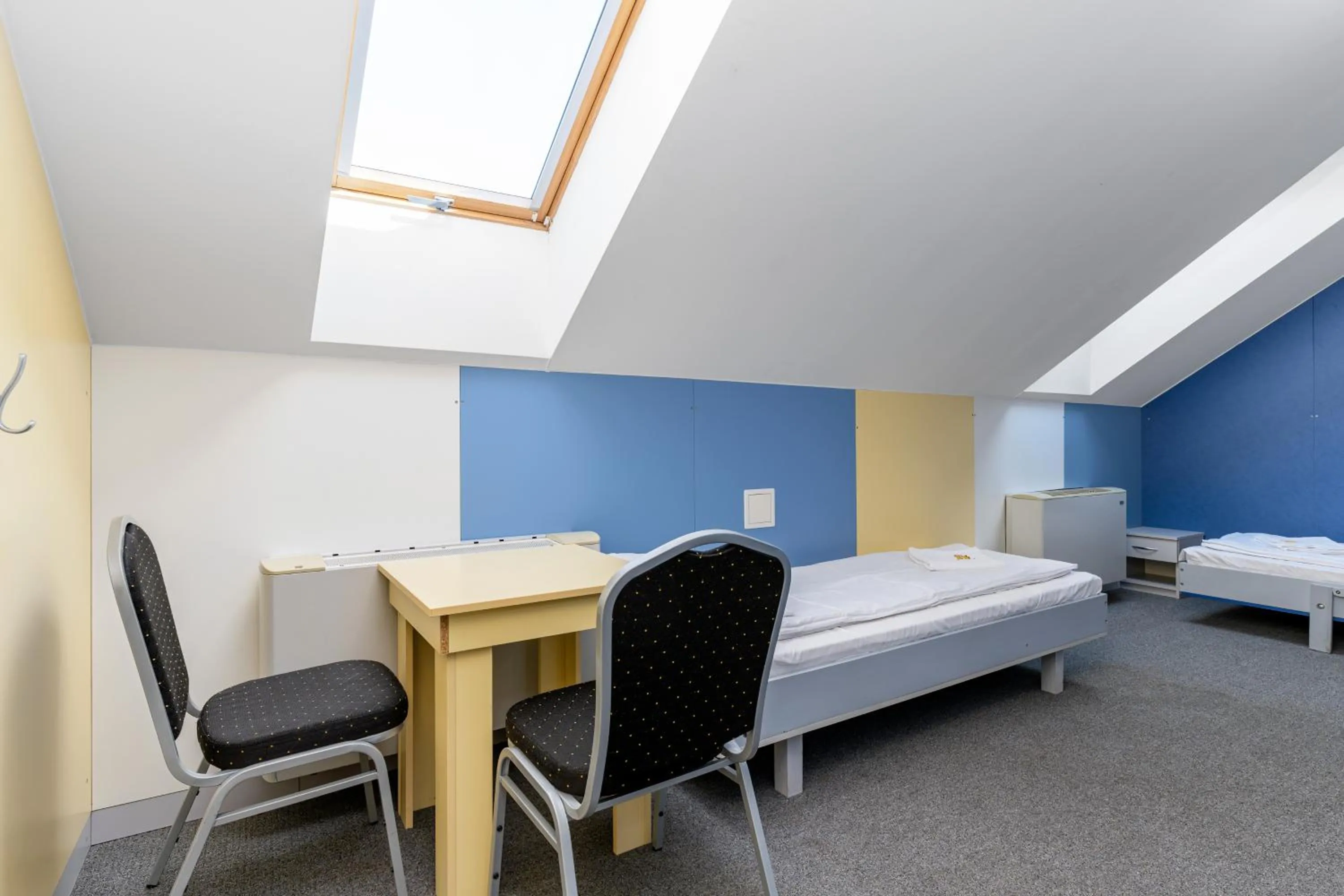 Photo of the whole room, Bed in Elemels Planet