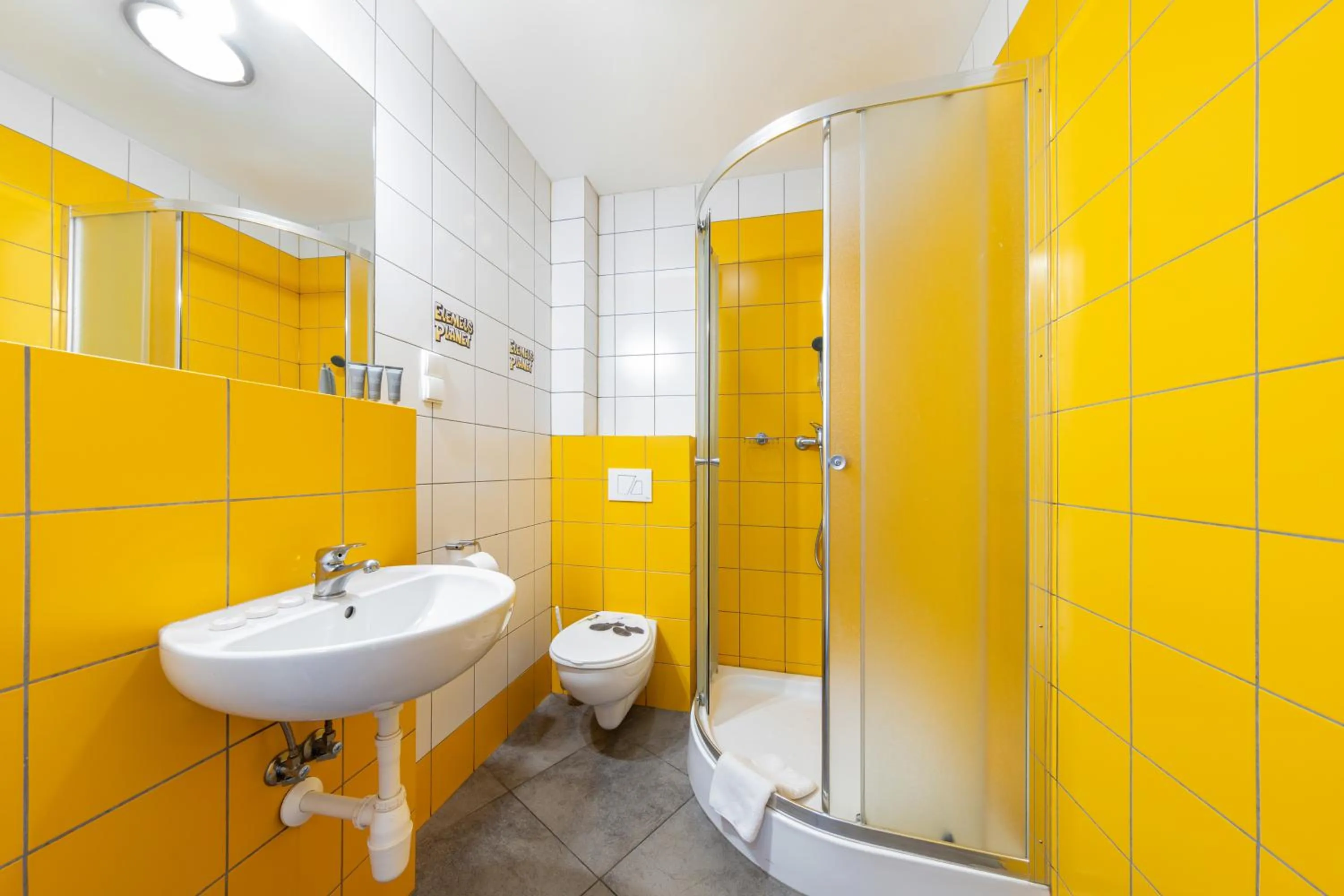 Bathroom in Elemels Planet