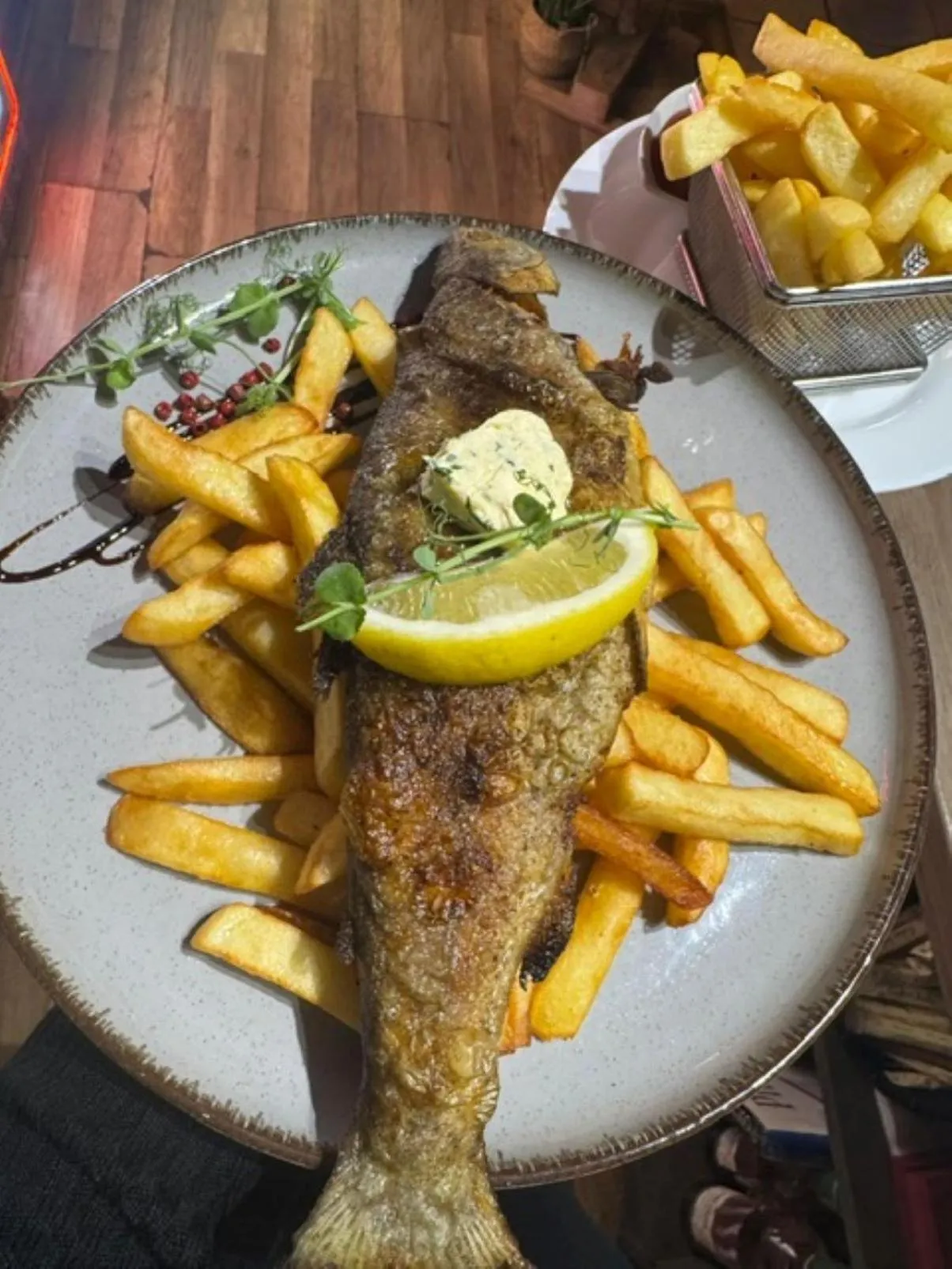 Restaurant/places to eat in Elemels Planet