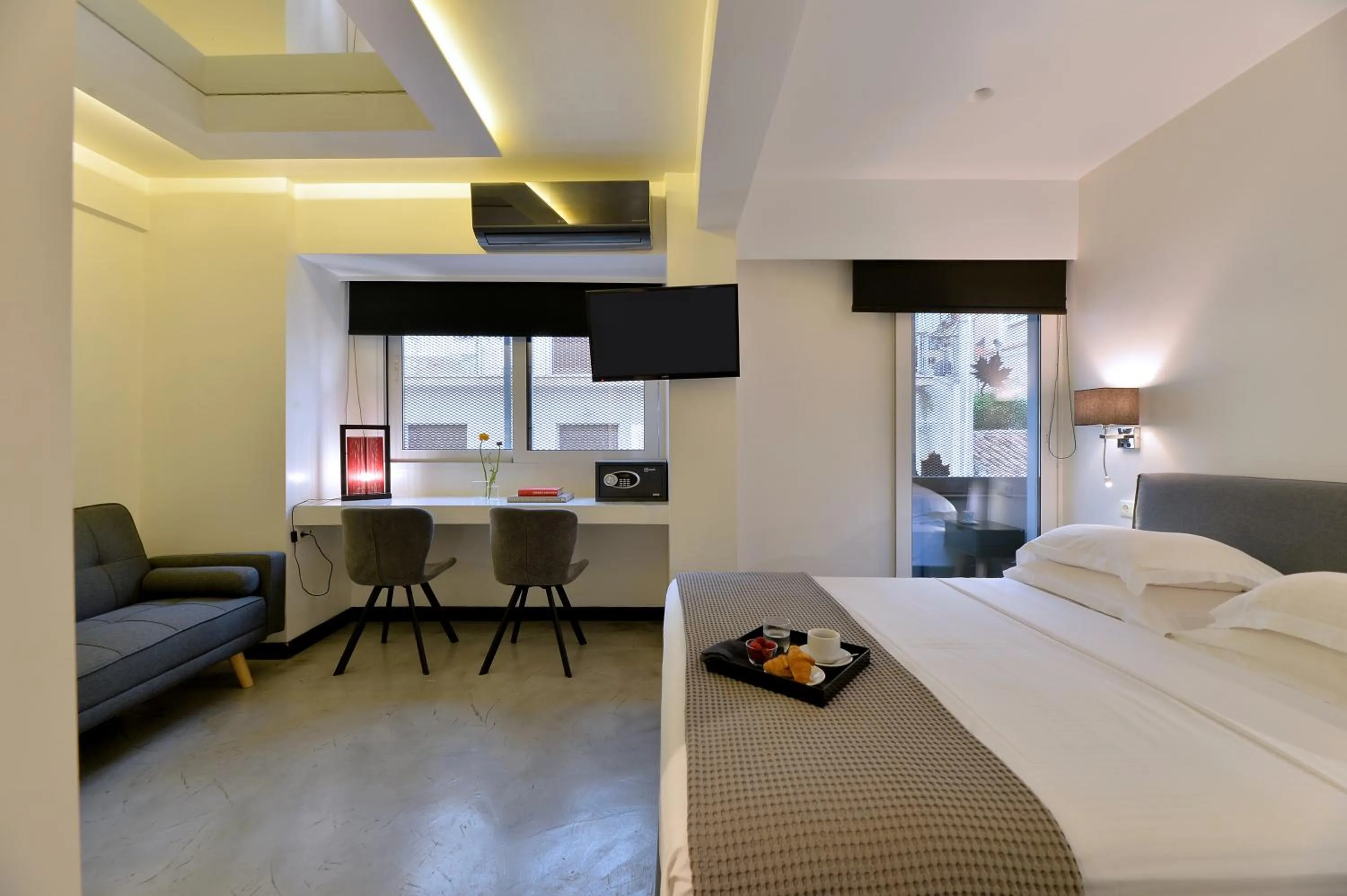 Photo of the whole room, Bed in Alter Athens