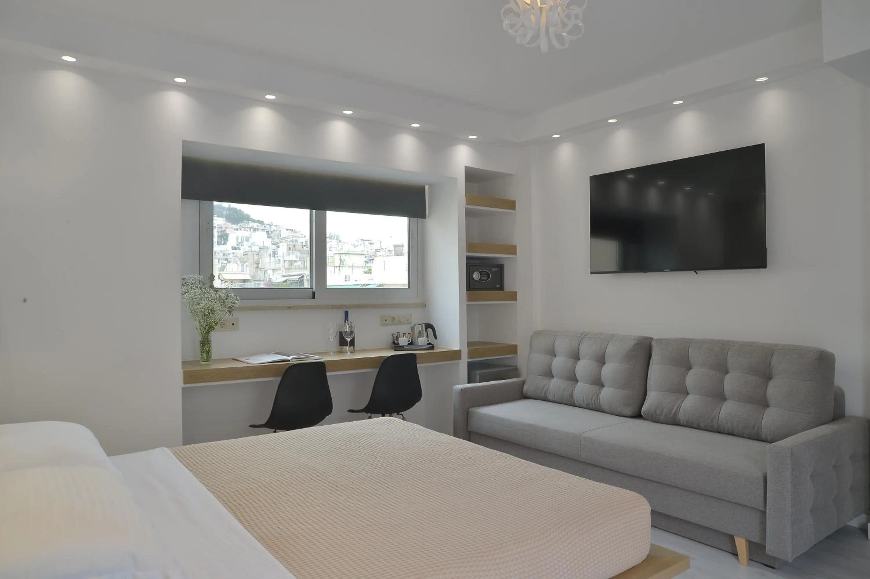 Photo of the whole room, Bed in Alter Athens