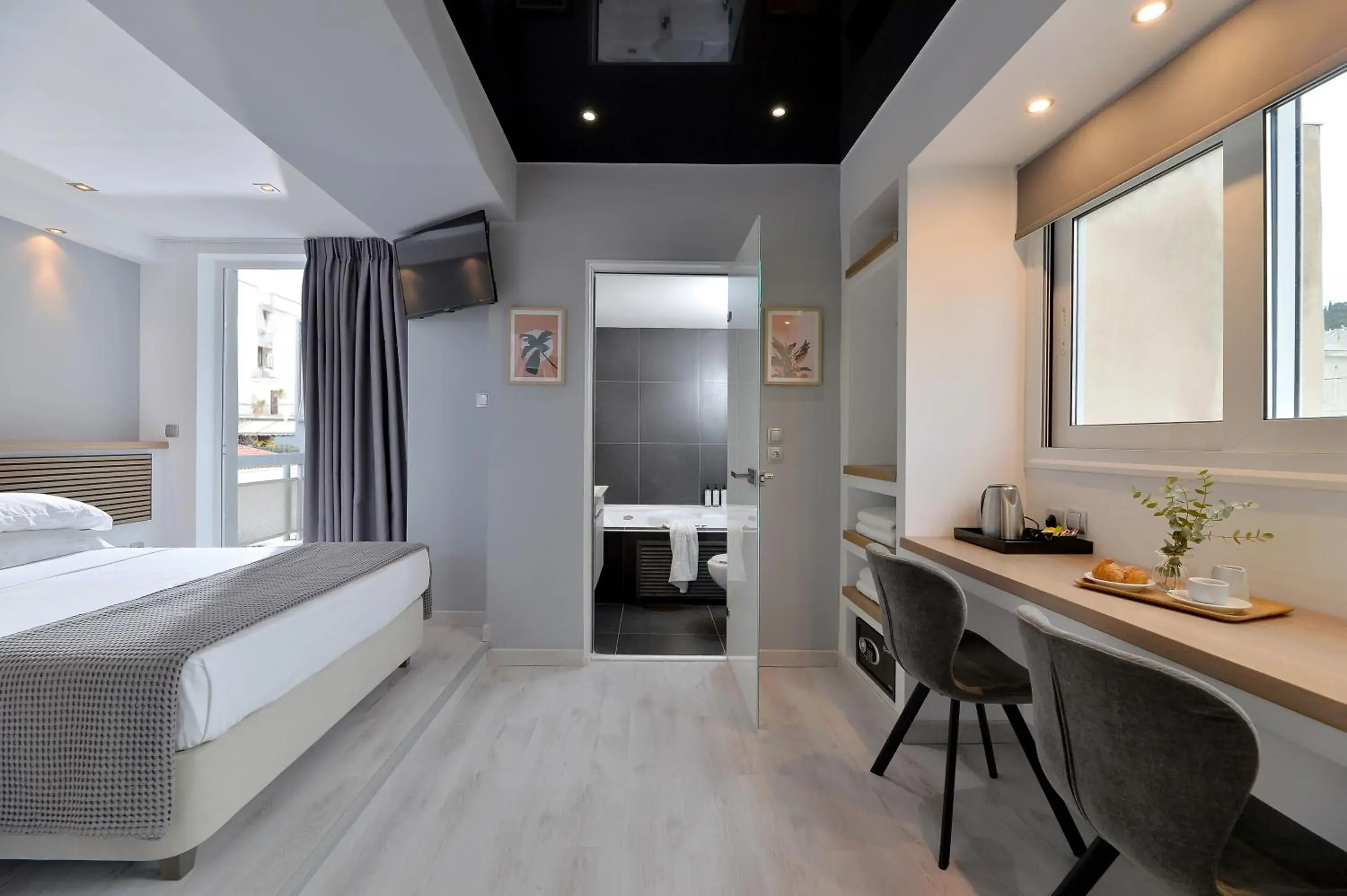 Deluxe Suite with Spa Bath in Alter Athens Deluxe Suite with Spa Bath in Alter Athens