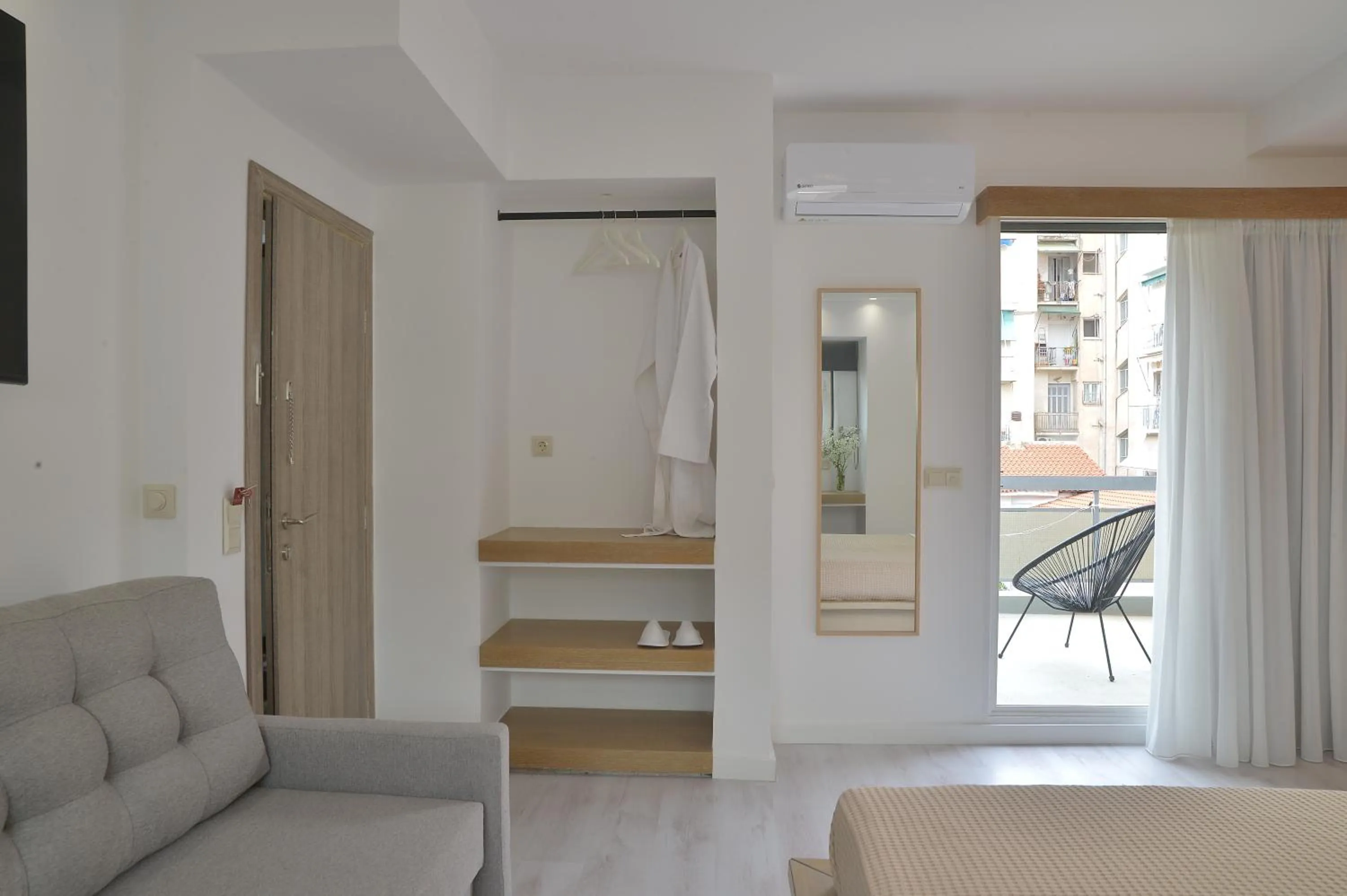 Photo of the whole room, Bed in Alter Athens