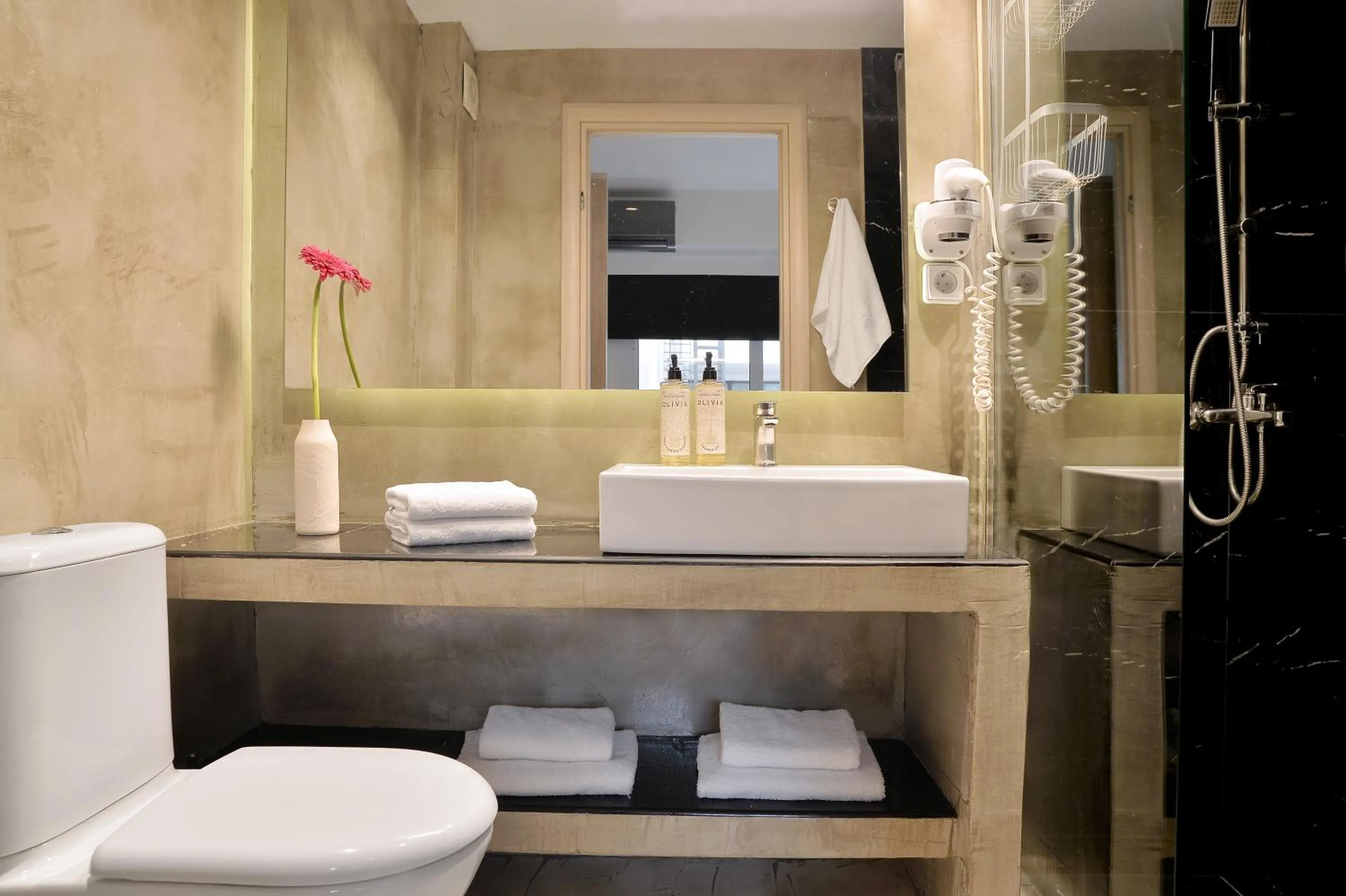 Shower in Alter Athens