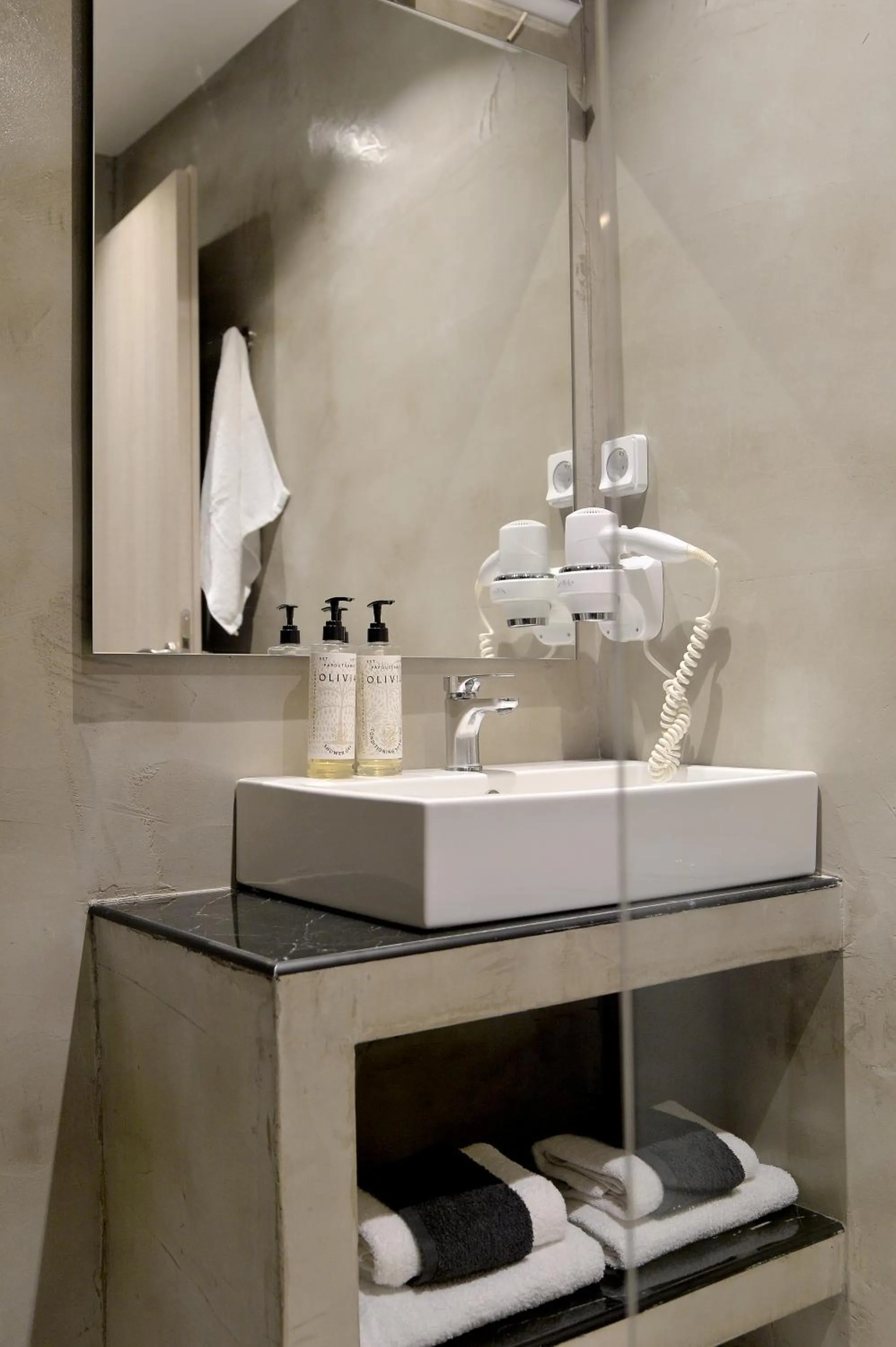 Bathroom in Alter Athens