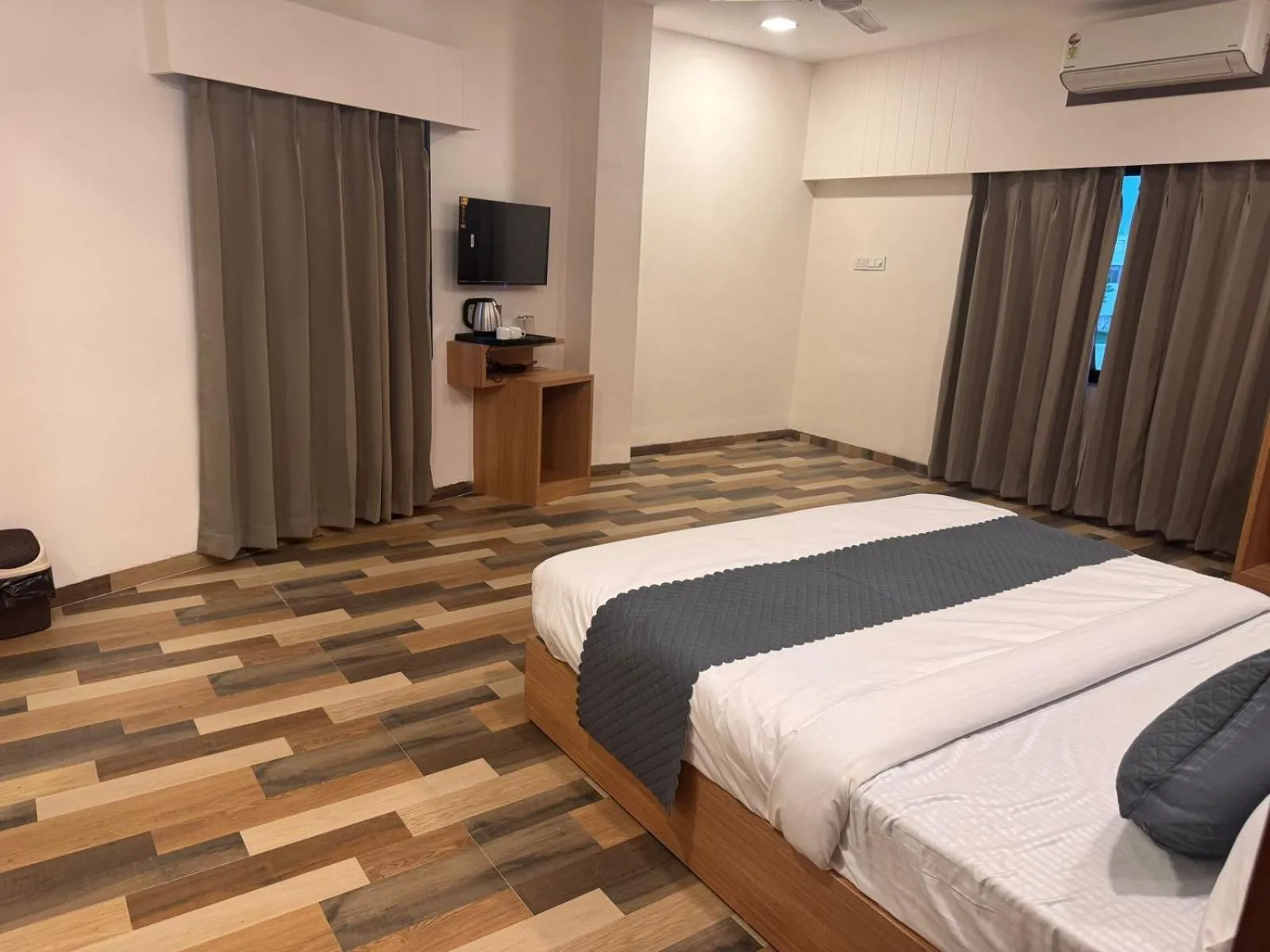 Photo of the whole room, Bed in Hotel Skyland