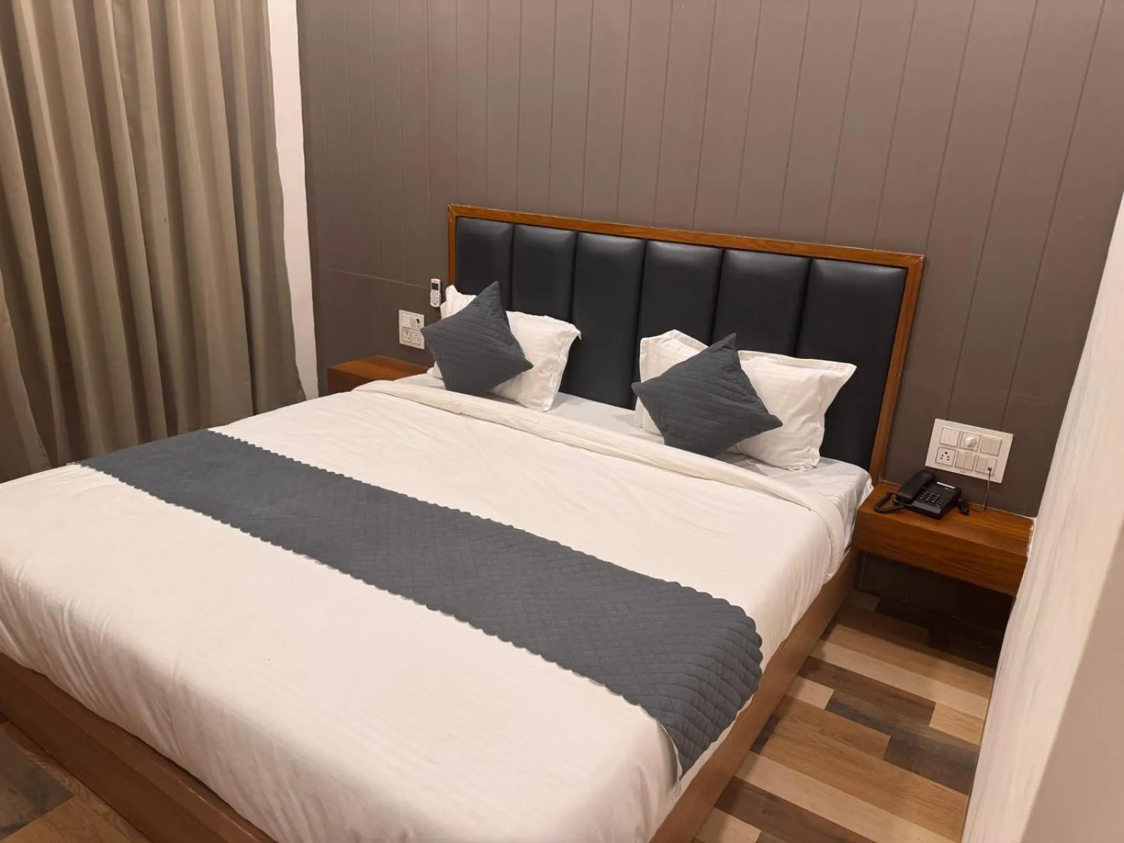 Bedroom, Bed in Hotel Skyland