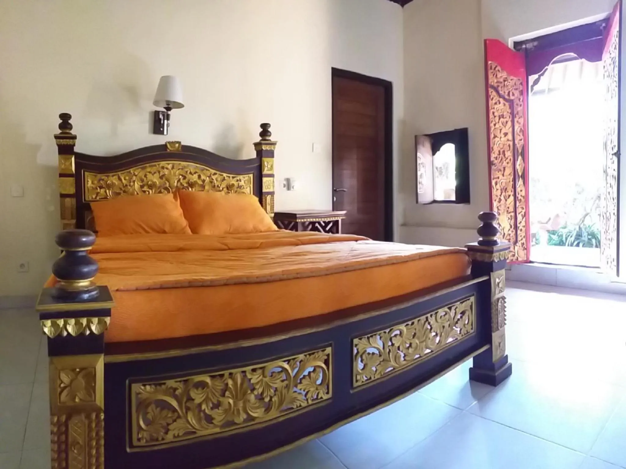 Bed in Puri Asri Bungalow Ubud
