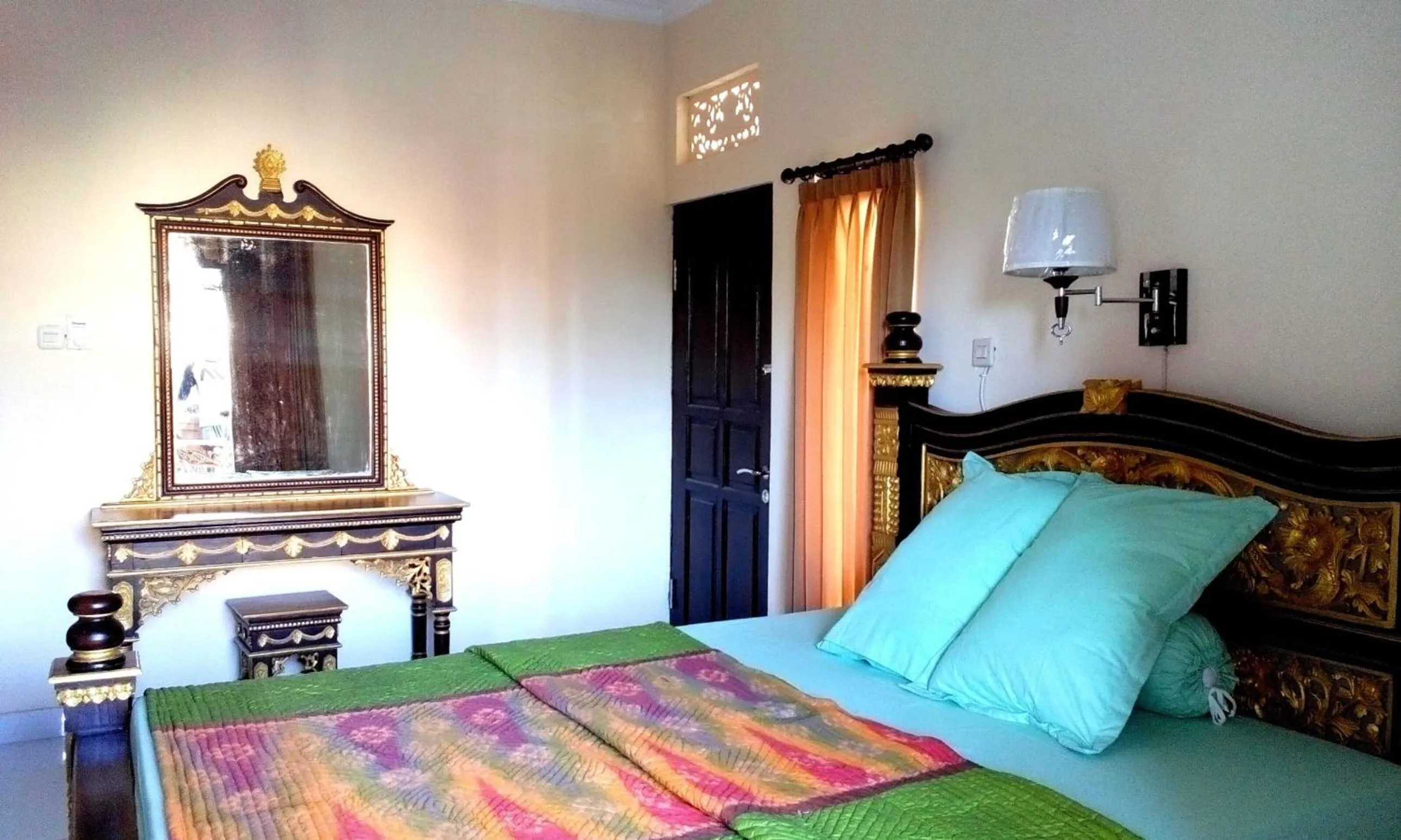 Decorative detail, Bed in Puri Asri Bungalow Ubud