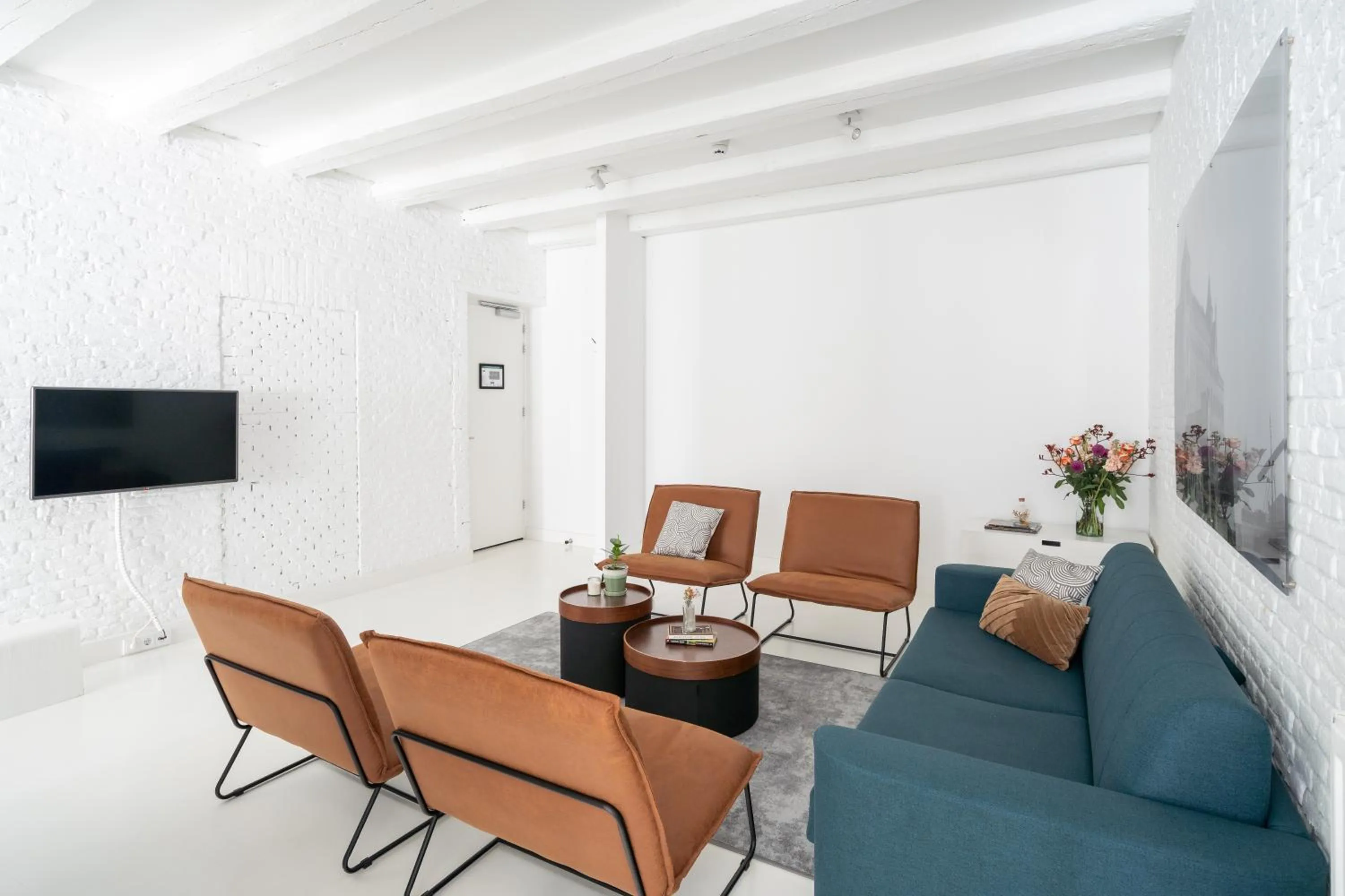 TV and multimedia in YAYS Amsterdam Salthouse Canal by Numa