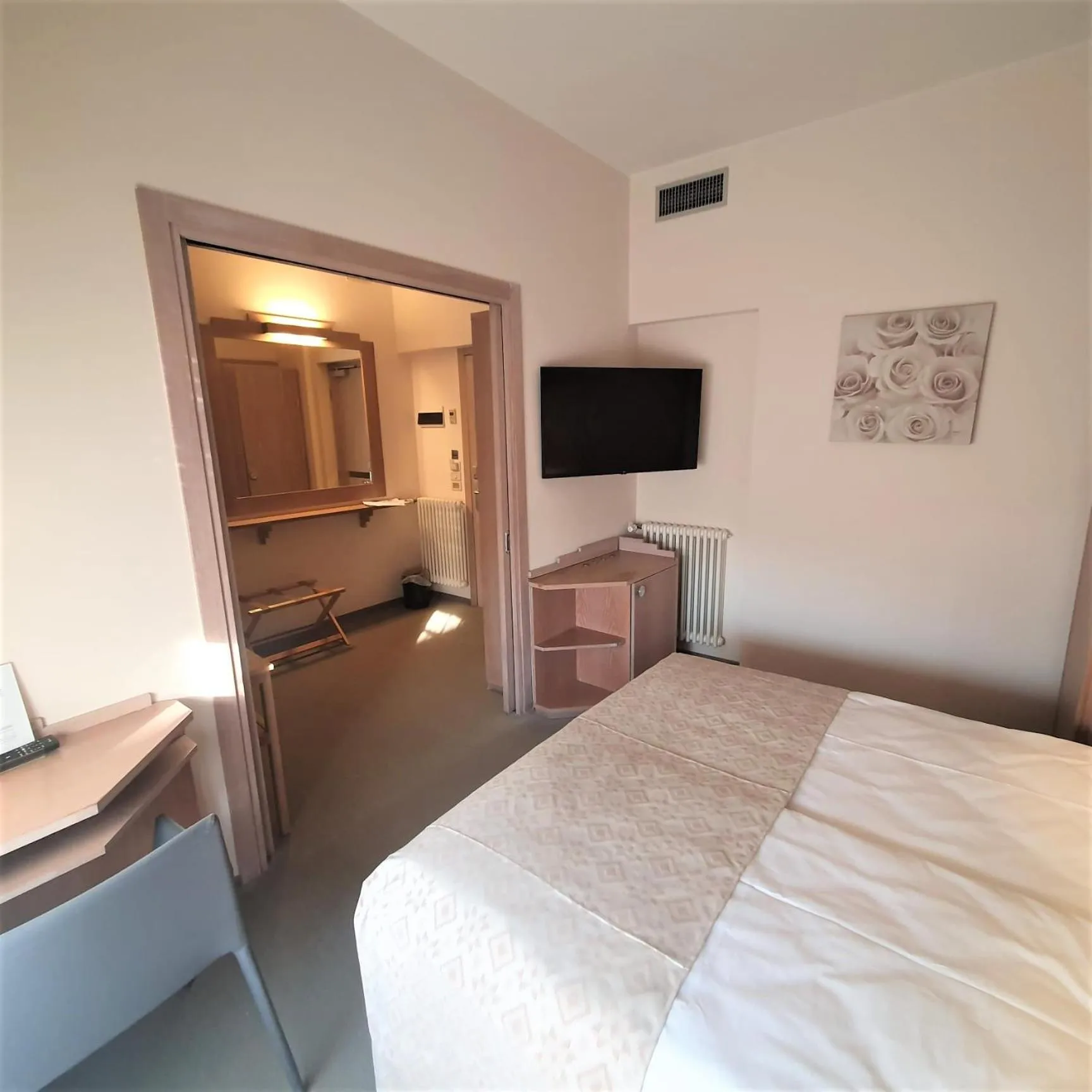 Bedroom, Bed in Hotel Europa Lignano