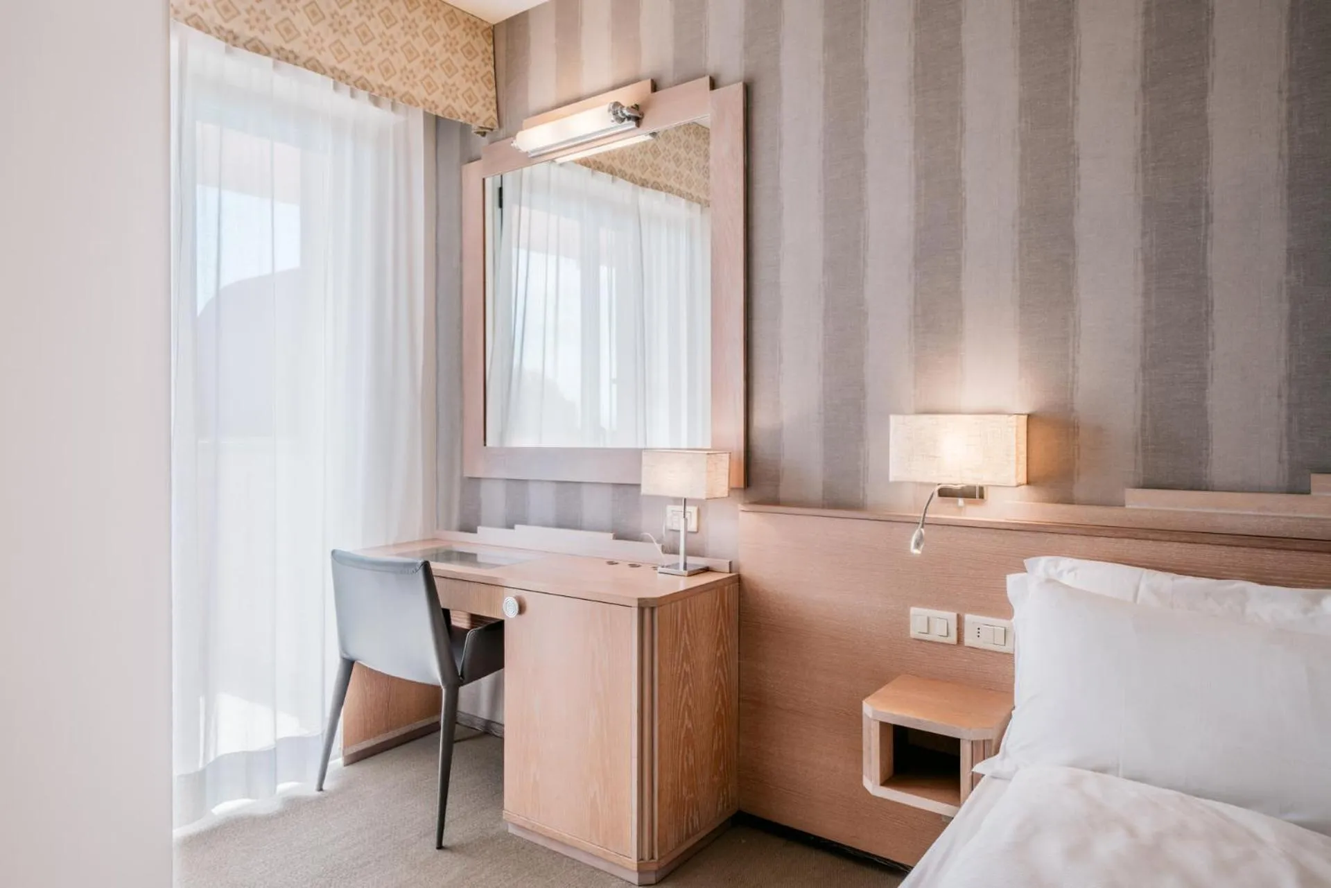 Bedroom, Bed in Hotel Europa Lignano