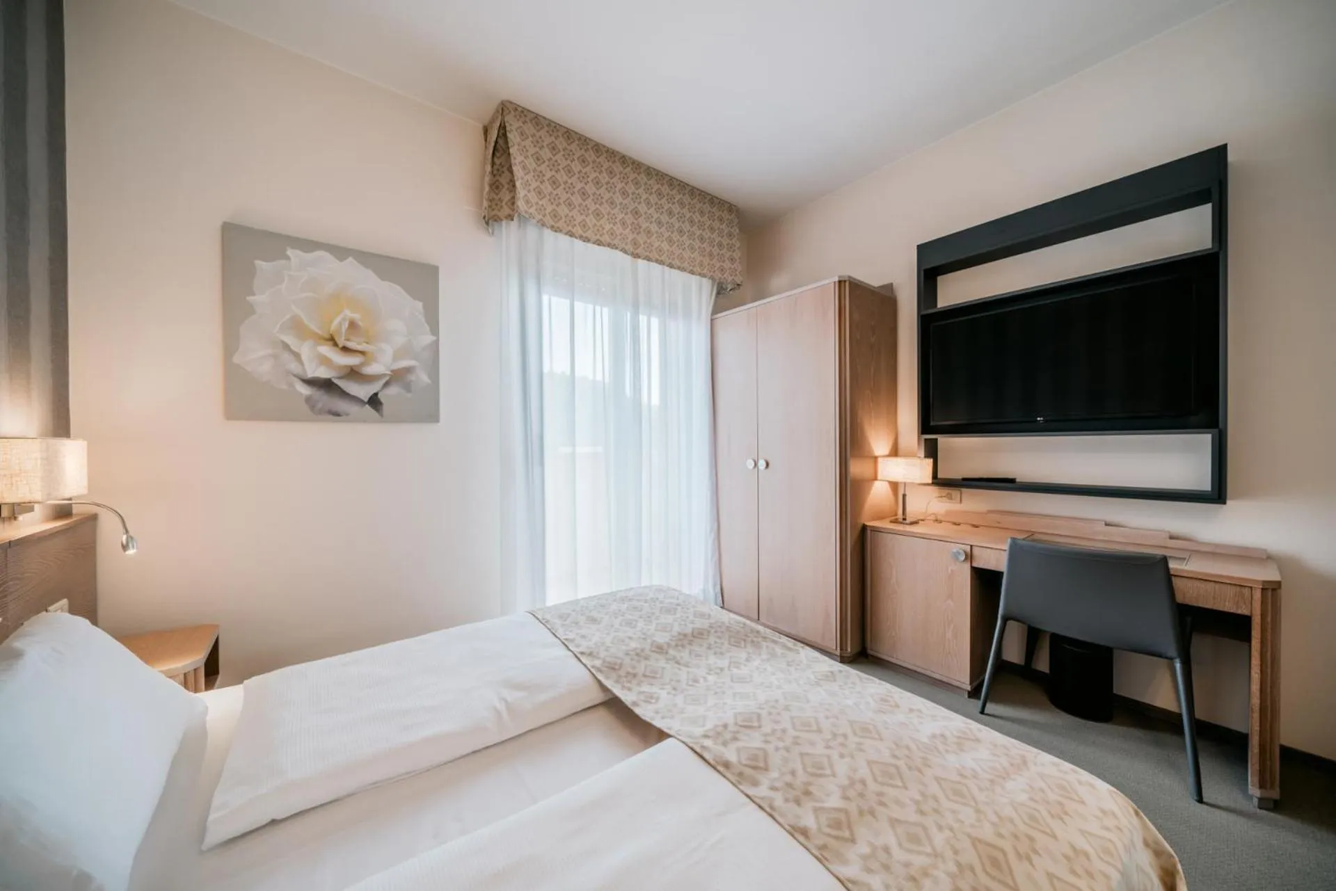 Bedroom, Bed in Hotel Europa Lignano