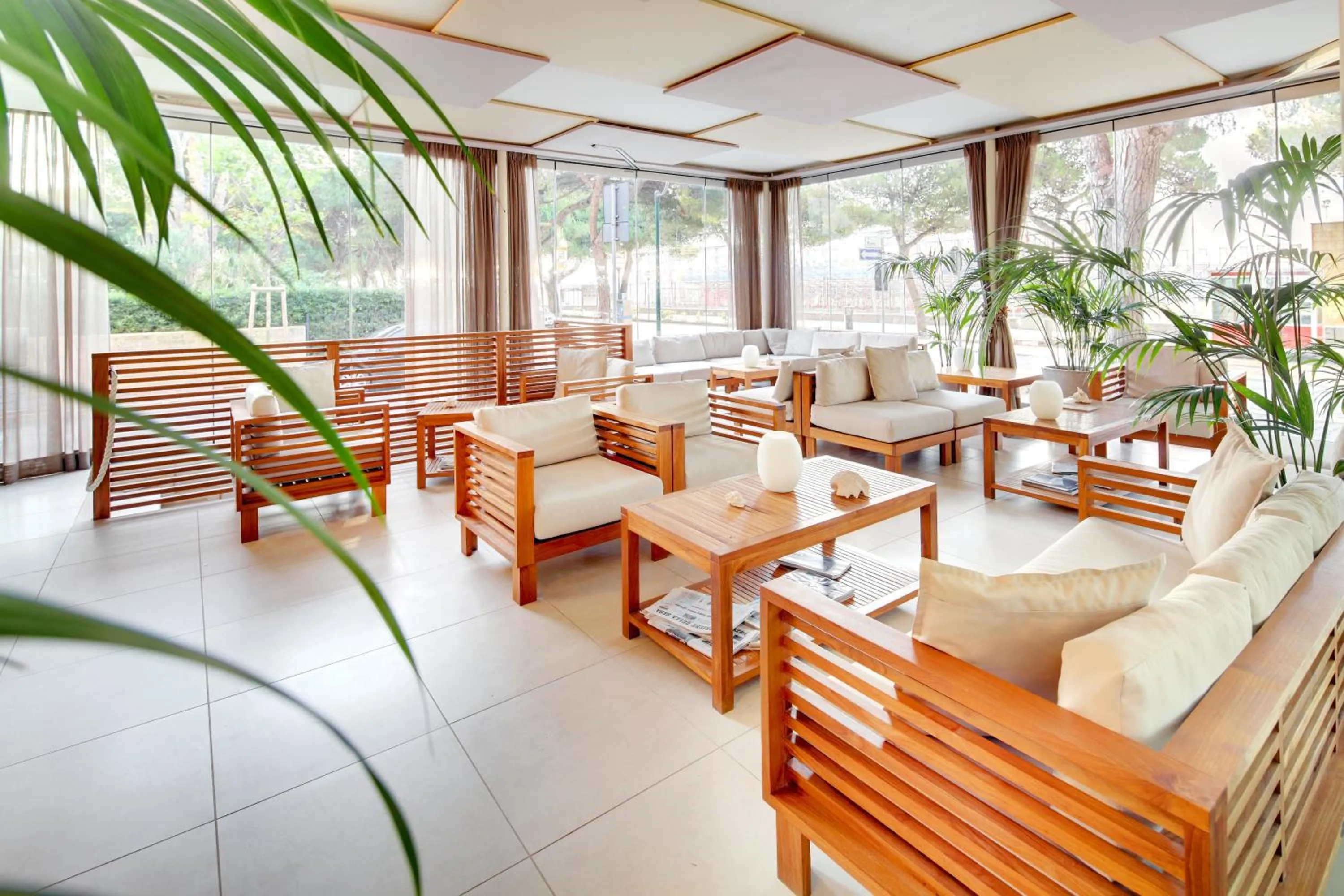 Communal lounge/ TV room in Hotel Europa Lignano