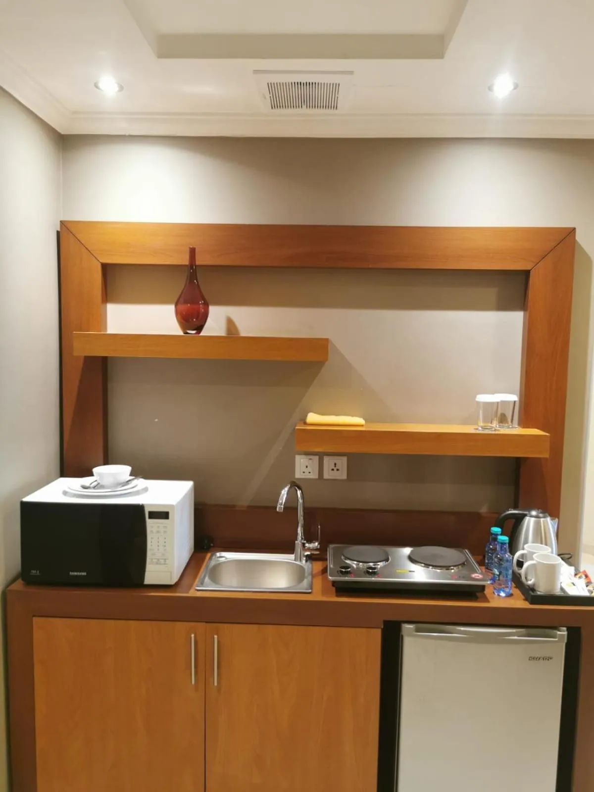 Kitchen or kitchenette in Ashbonh Hotel Suites