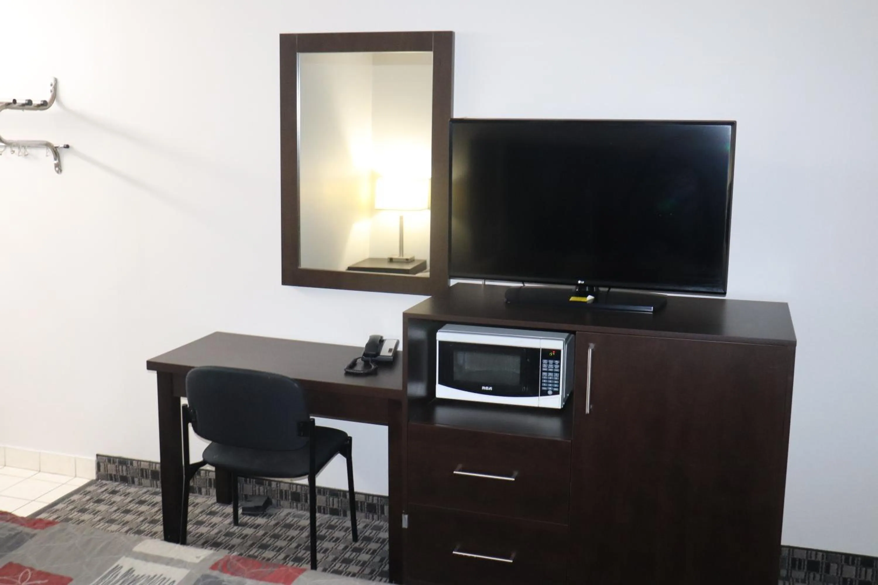 TV and multimedia in Fort York Motel