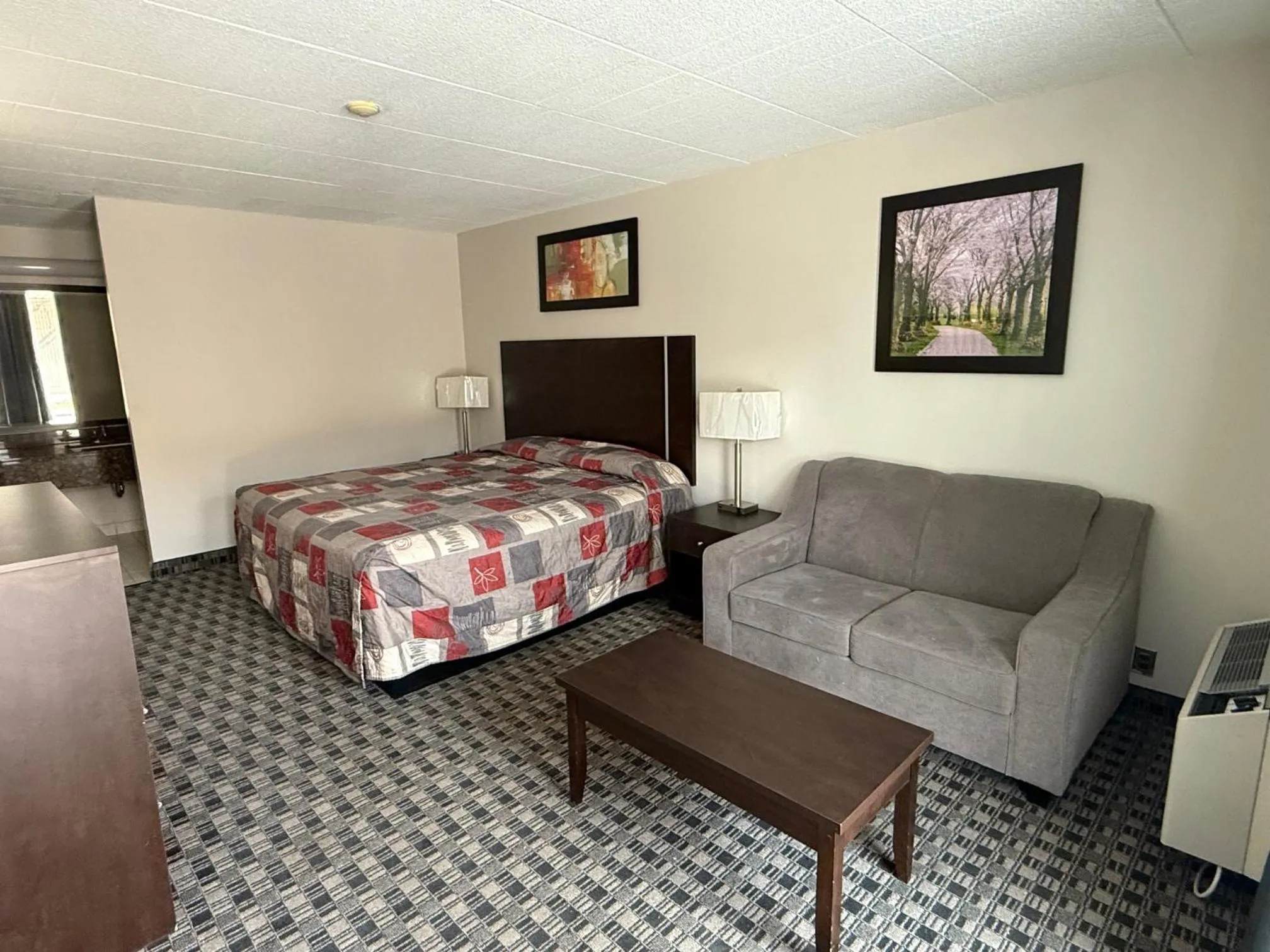 Photo of the whole room, Bed in Fort York Motel