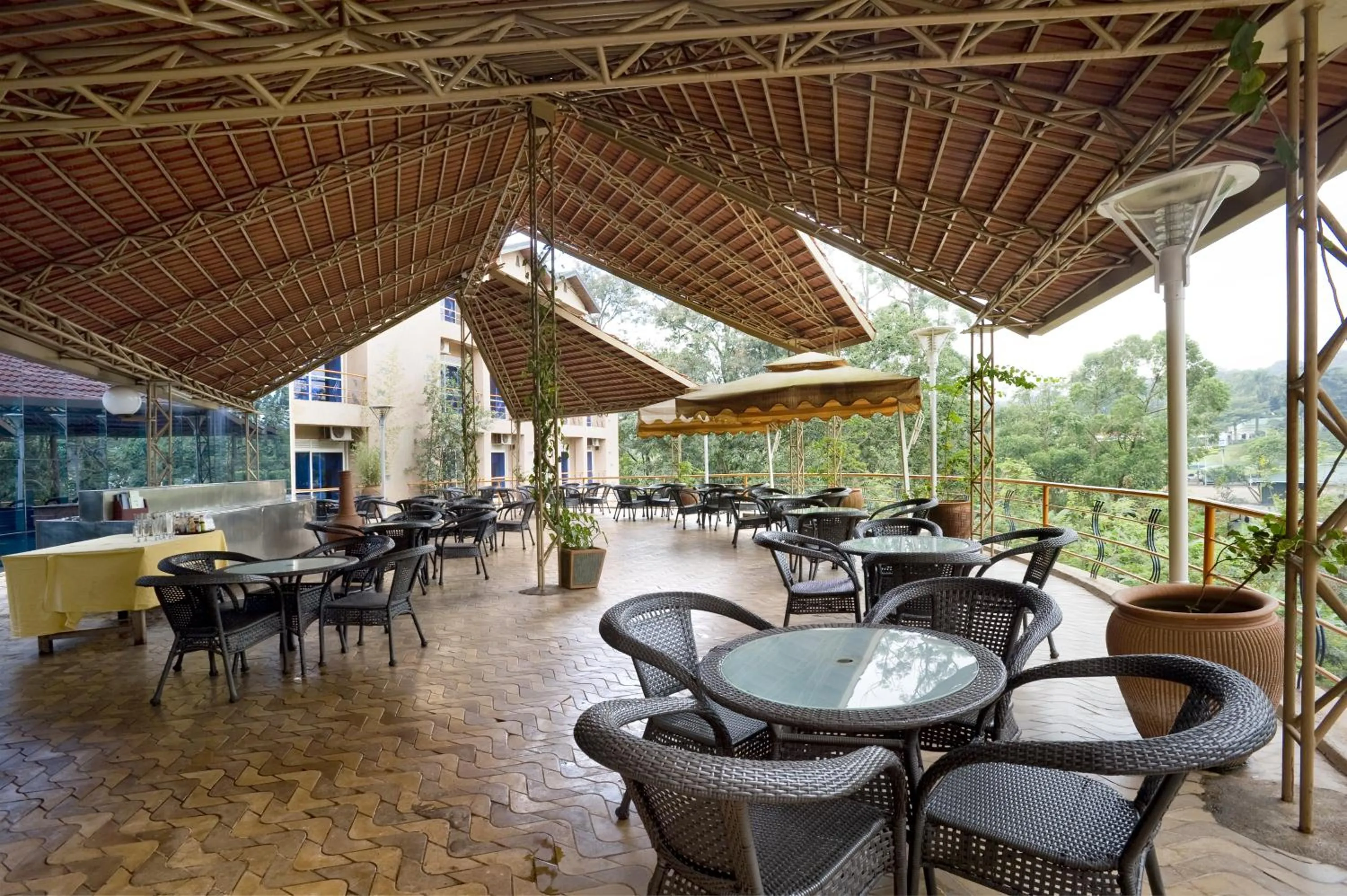 Restaurant/places to eat in Metropole Hotel Kampala