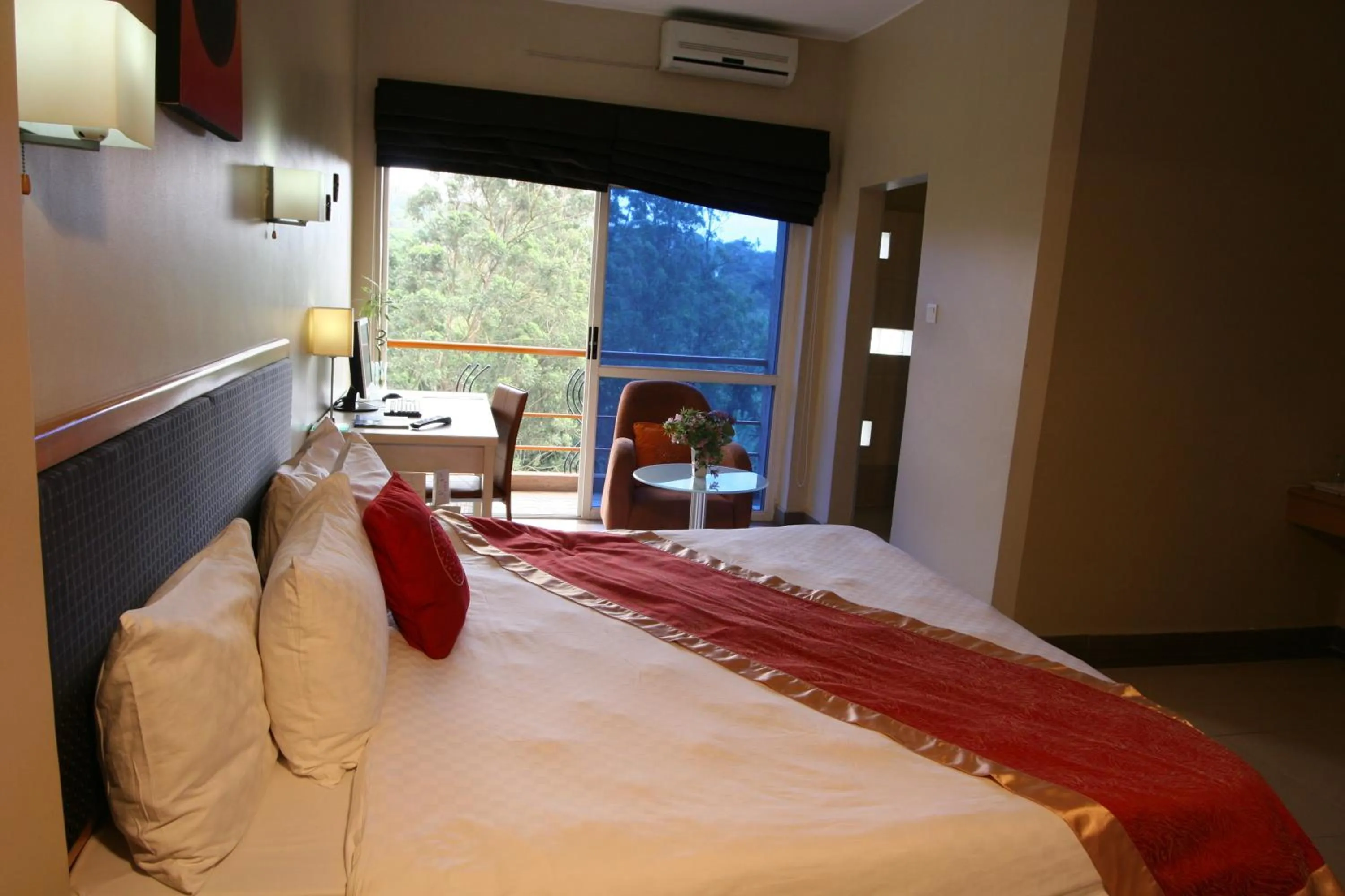 Photo of the whole room, Bed in Metropole Hotel Kampala
