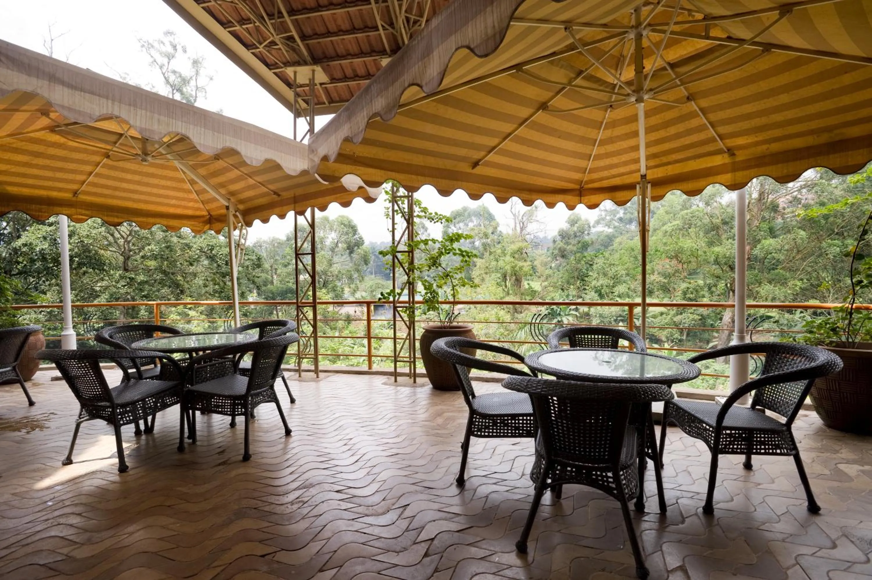 Restaurant/places to eat in Metropole Hotel Kampala