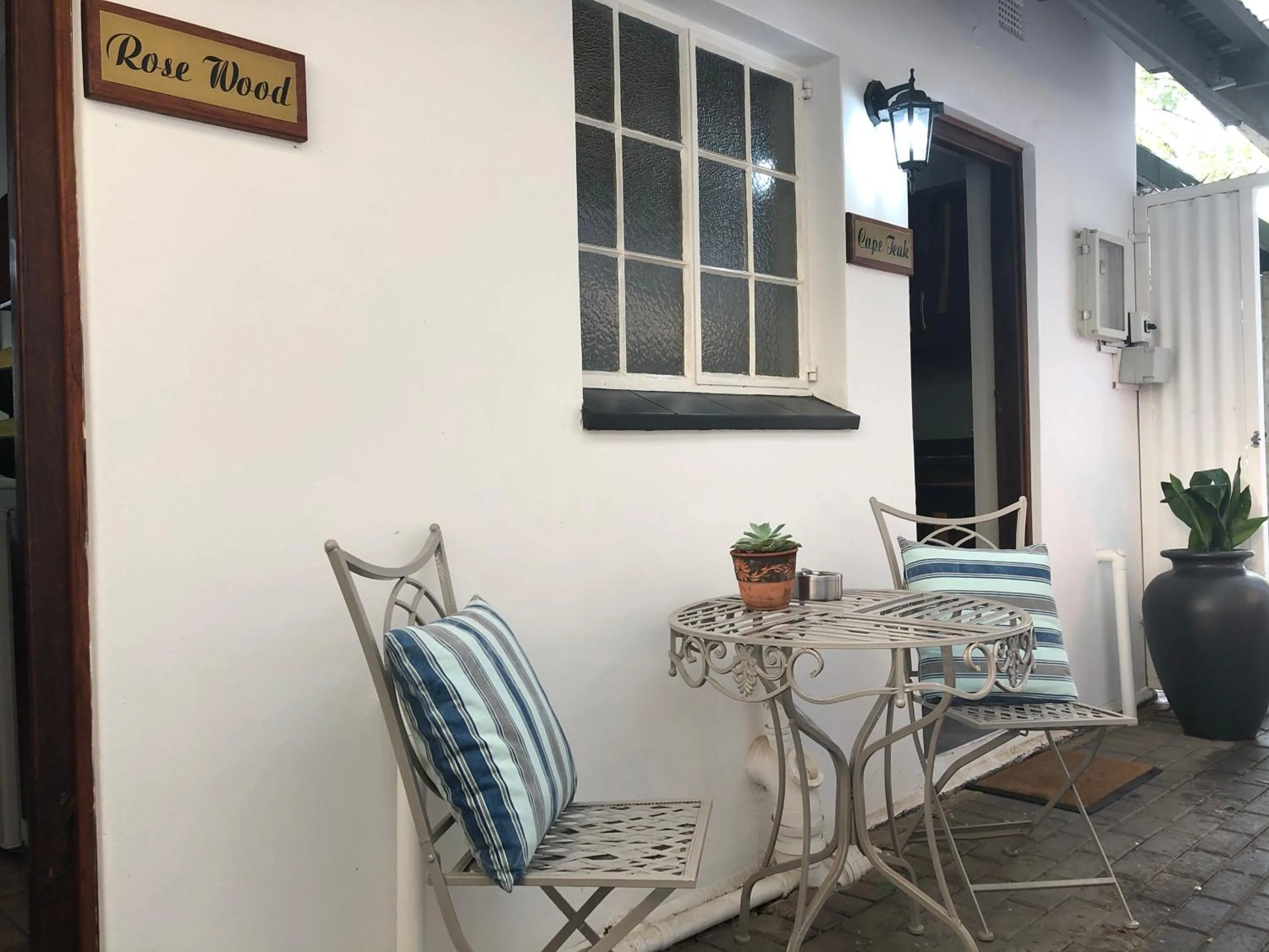 Seating area in Cornerstone Bed and Breakfast Kroonstad