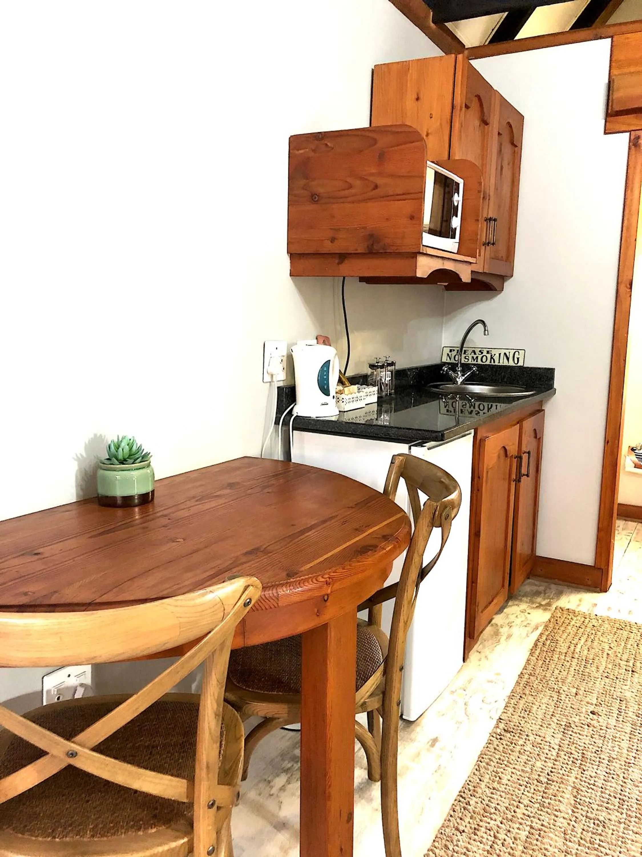 Kitchen or kitchenette in Cornerstone Bed and Breakfast Kroonstad