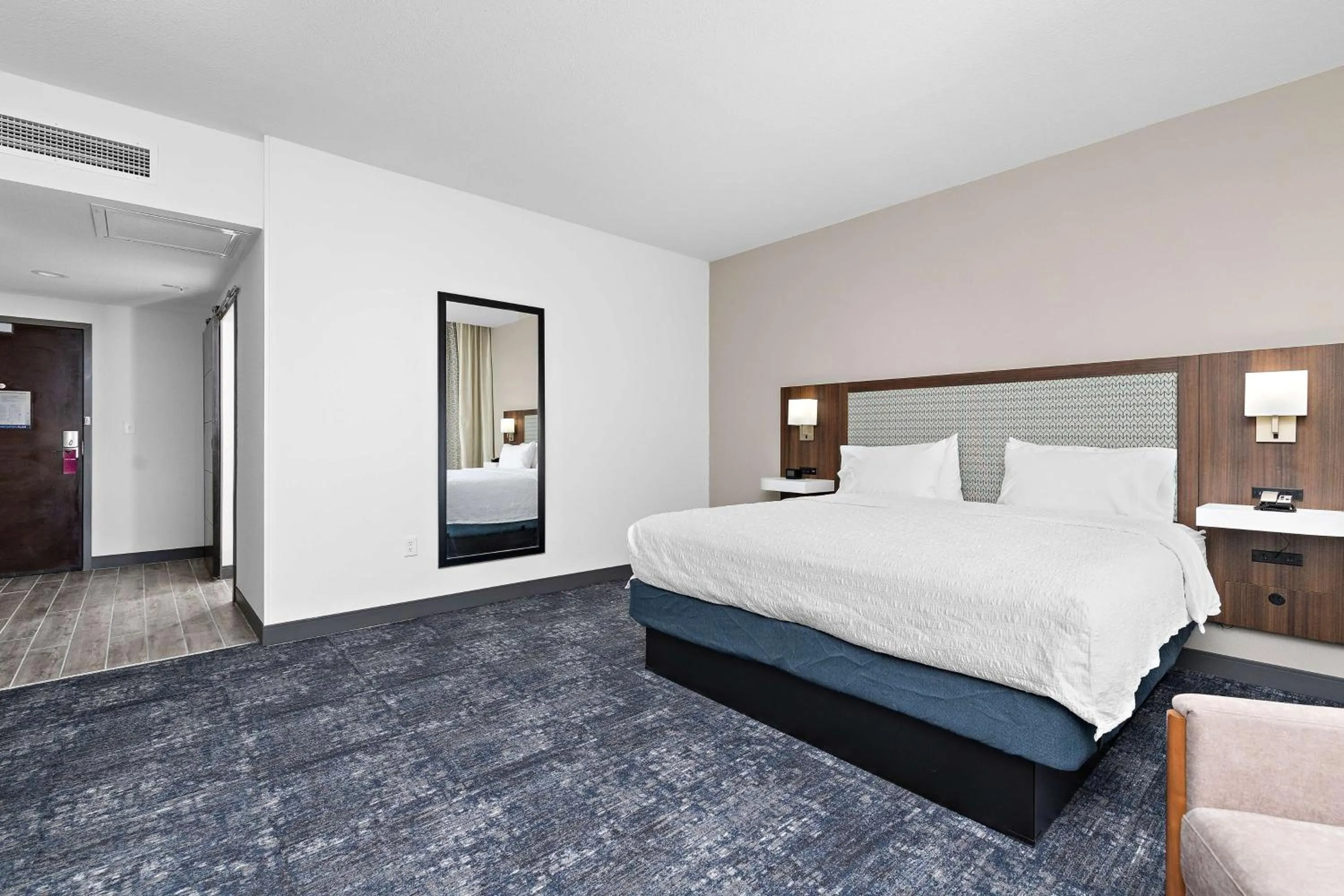 Bed in Hampton Inn Kansas City - Downtown Financial District