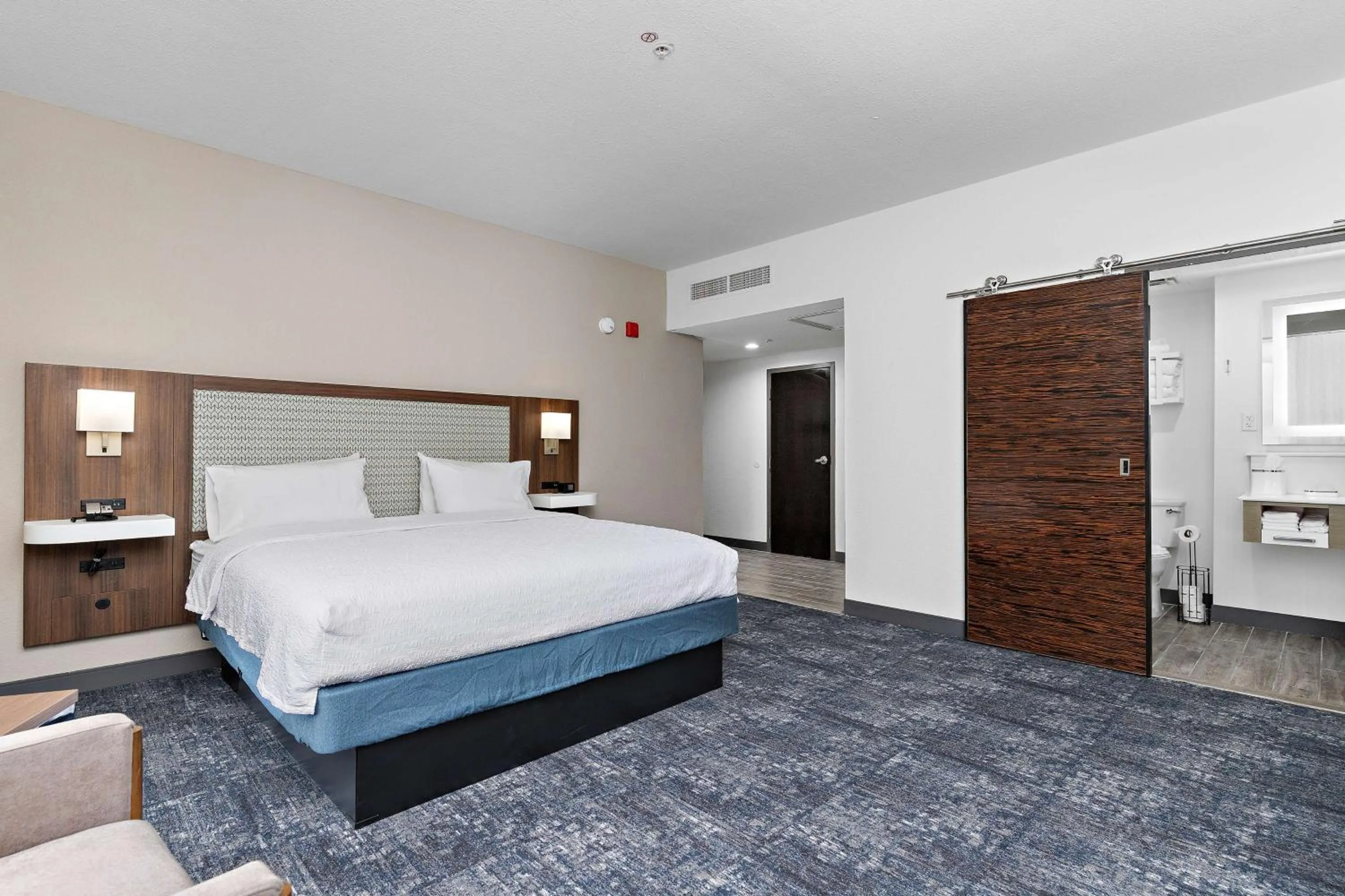 Bed in Hampton Inn Kansas City - Downtown Financial District