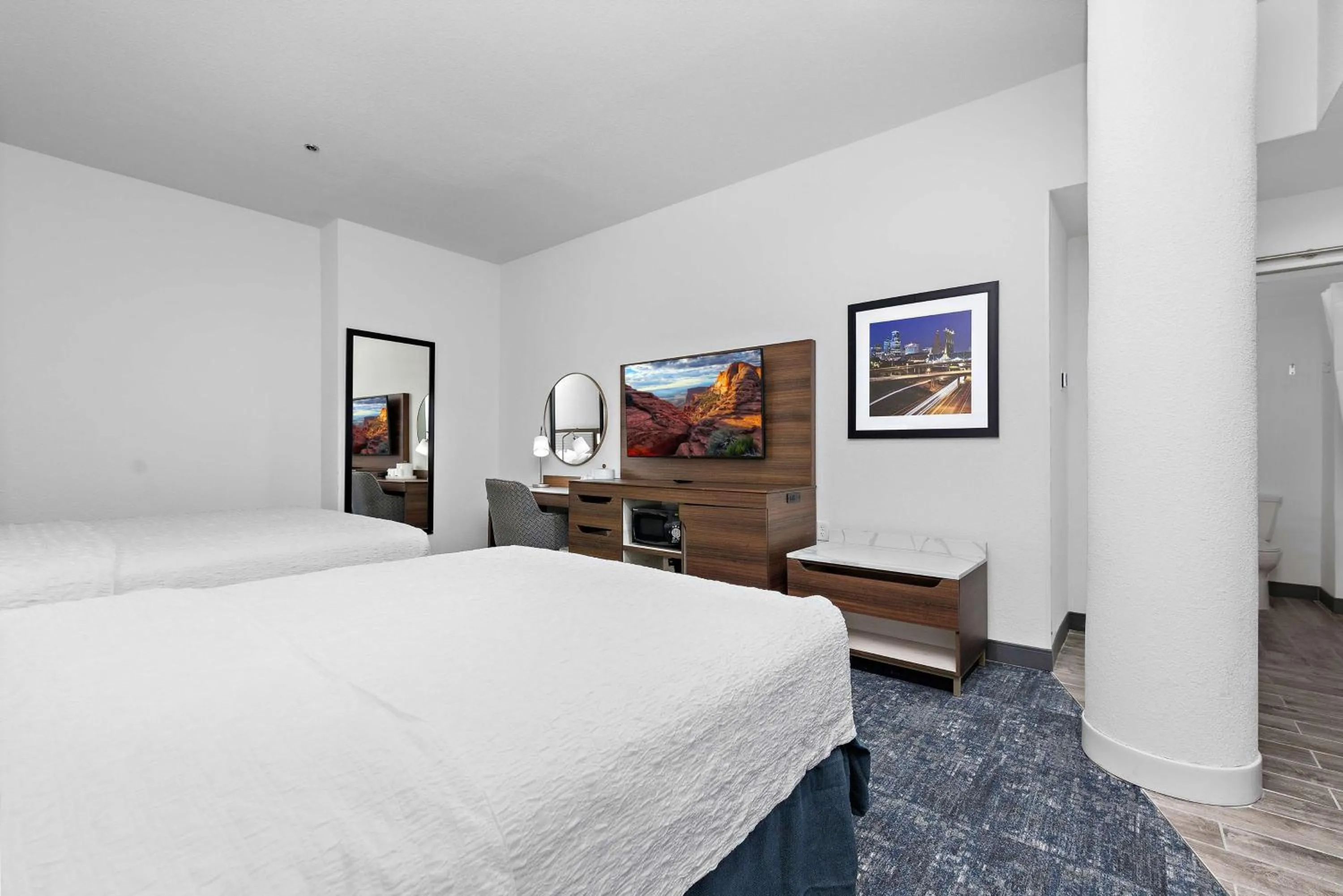 Bedroom, Bed in Hampton Inn Kansas City - Downtown Financial District