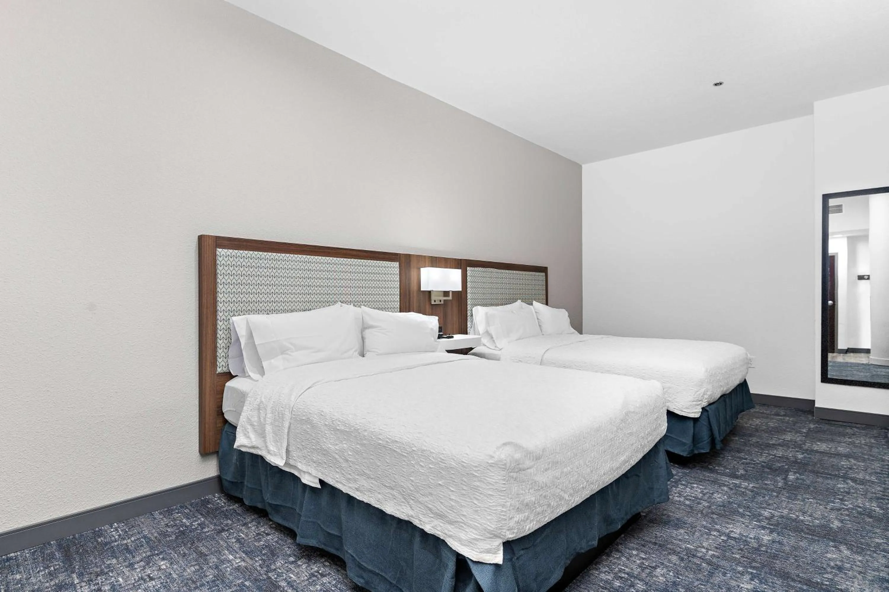 Bed in Hampton Inn Kansas City - Downtown Financial District
