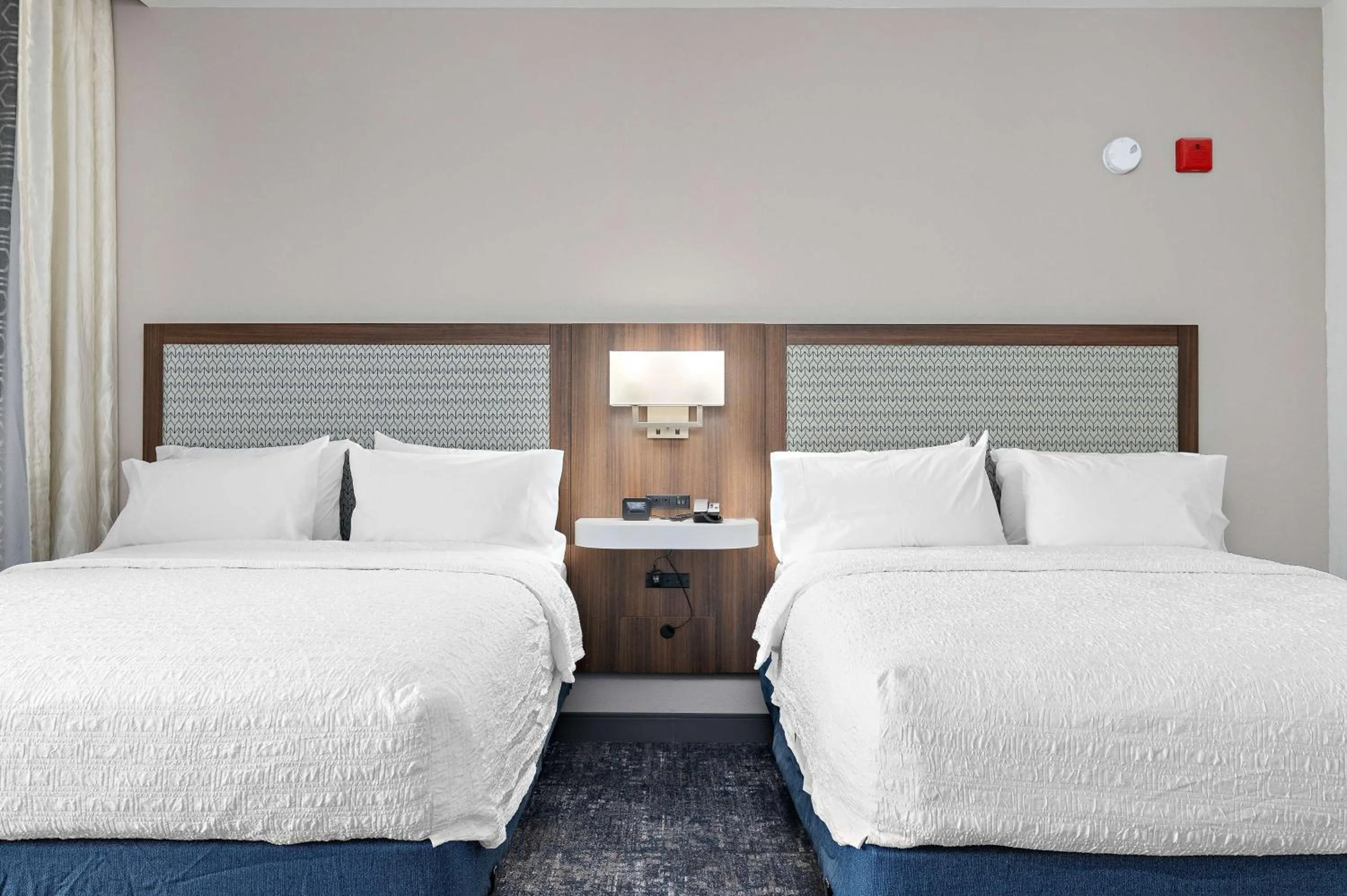 Bed in Hampton Inn Kansas City - Downtown Financial District