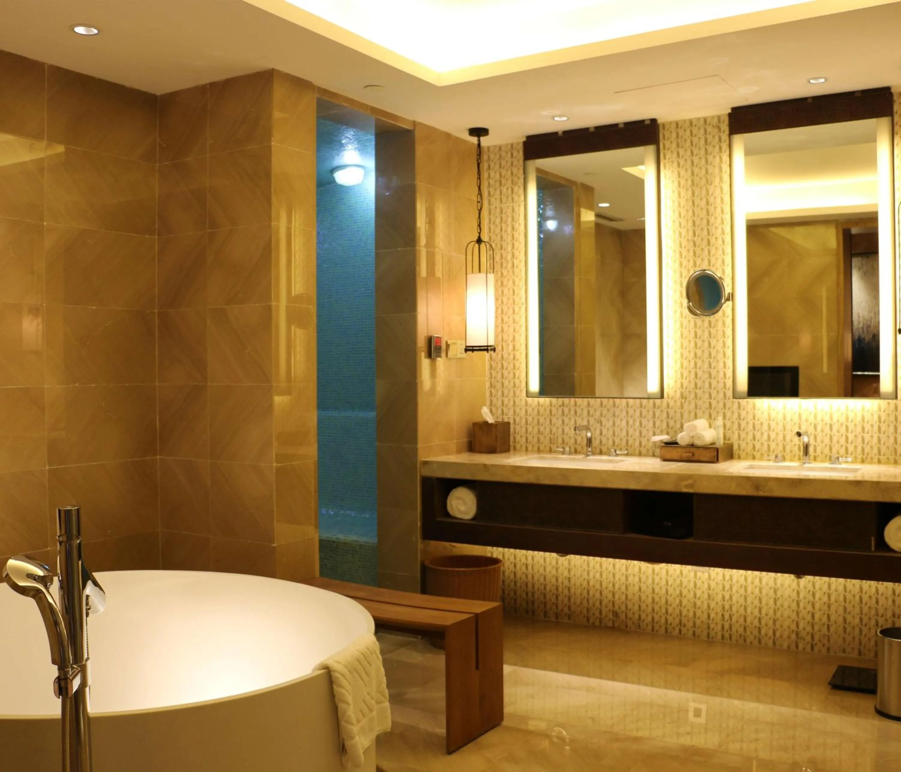 Bathroom in DoubleTree by Hilton Haikou Chengmai