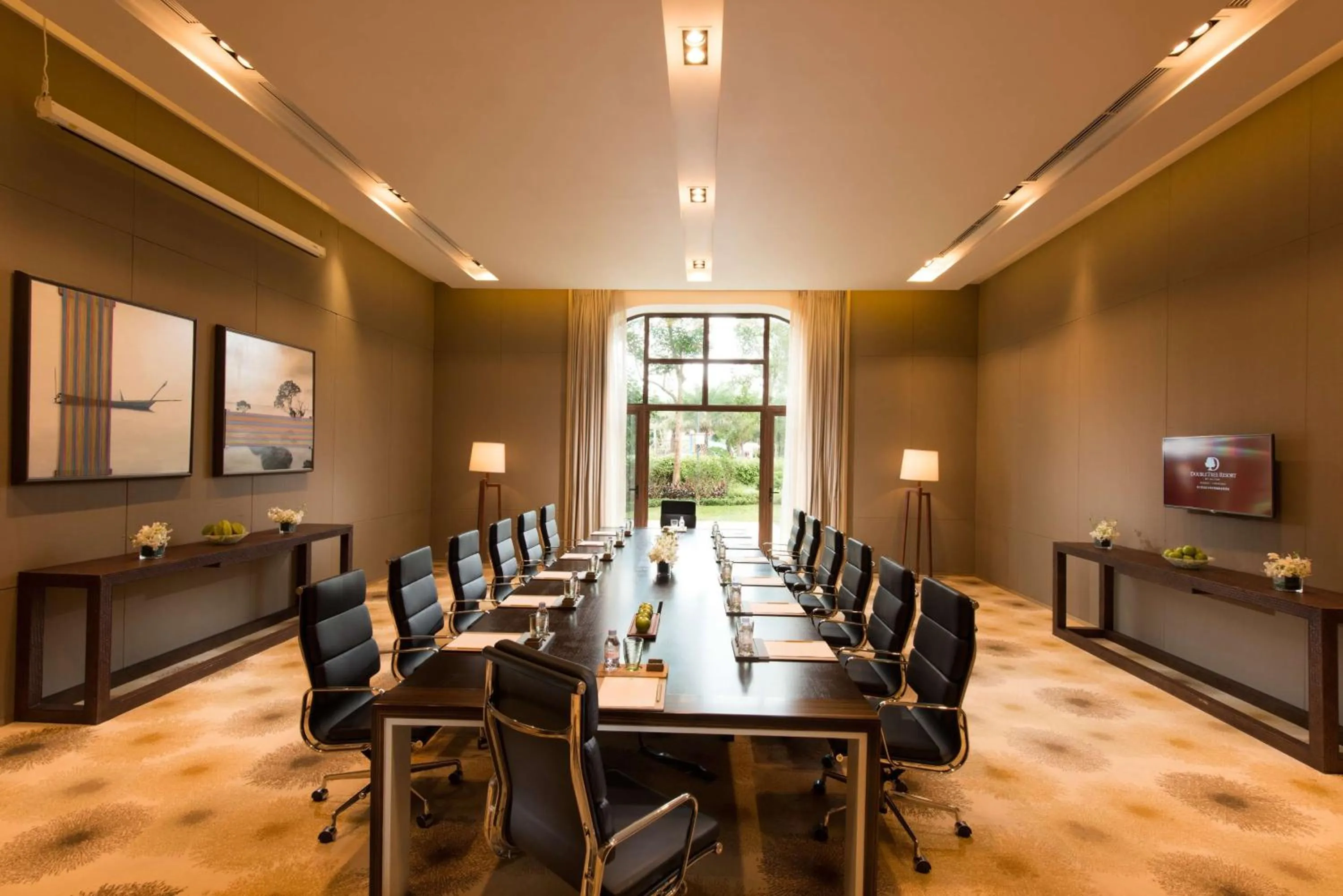 Meeting/conference room in DoubleTree by Hilton Haikou Chengmai