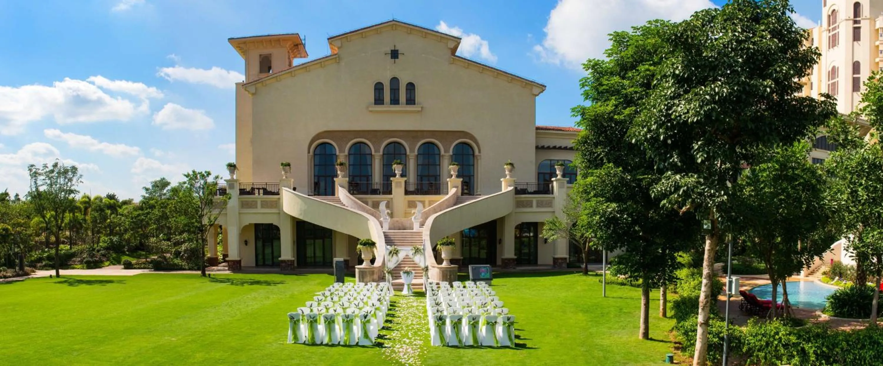 Property building in DoubleTree by Hilton Haikou Chengmai