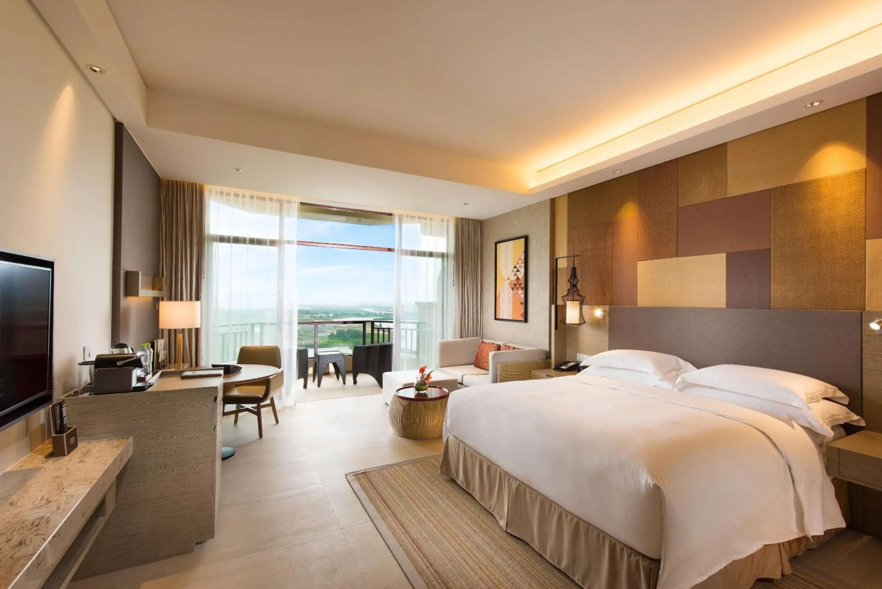 Bed in DoubleTree by Hilton Haikou Chengmai