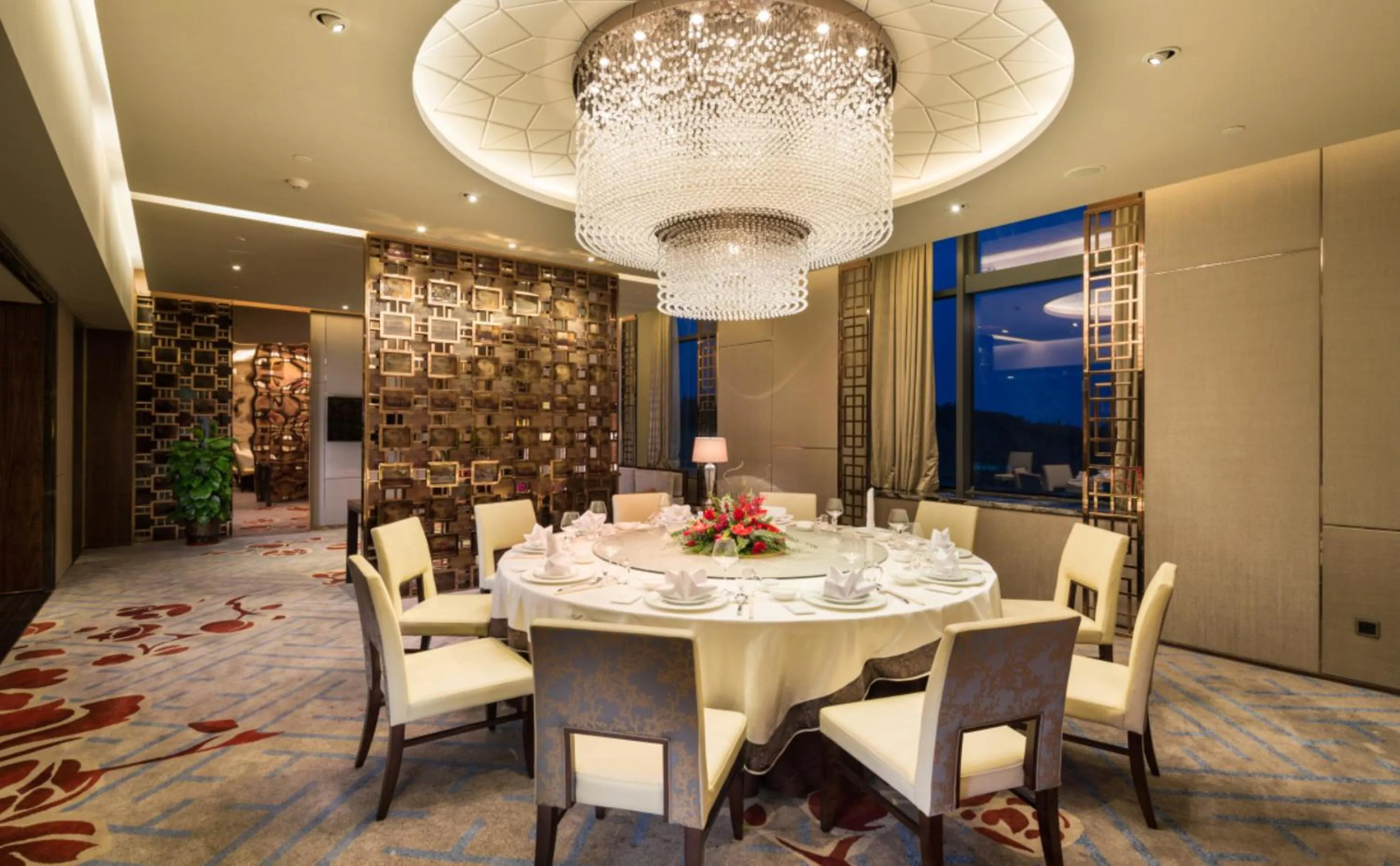 Restaurant/places to eat in Hilton Urumqi