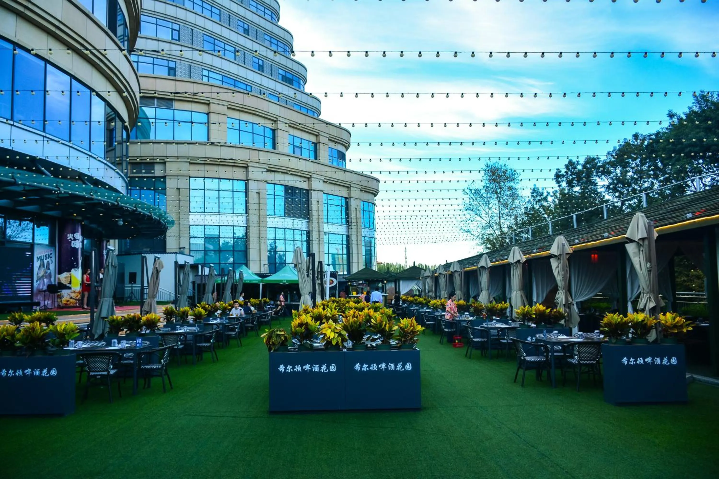 Restaurant/places to eat in Hilton Urumqi