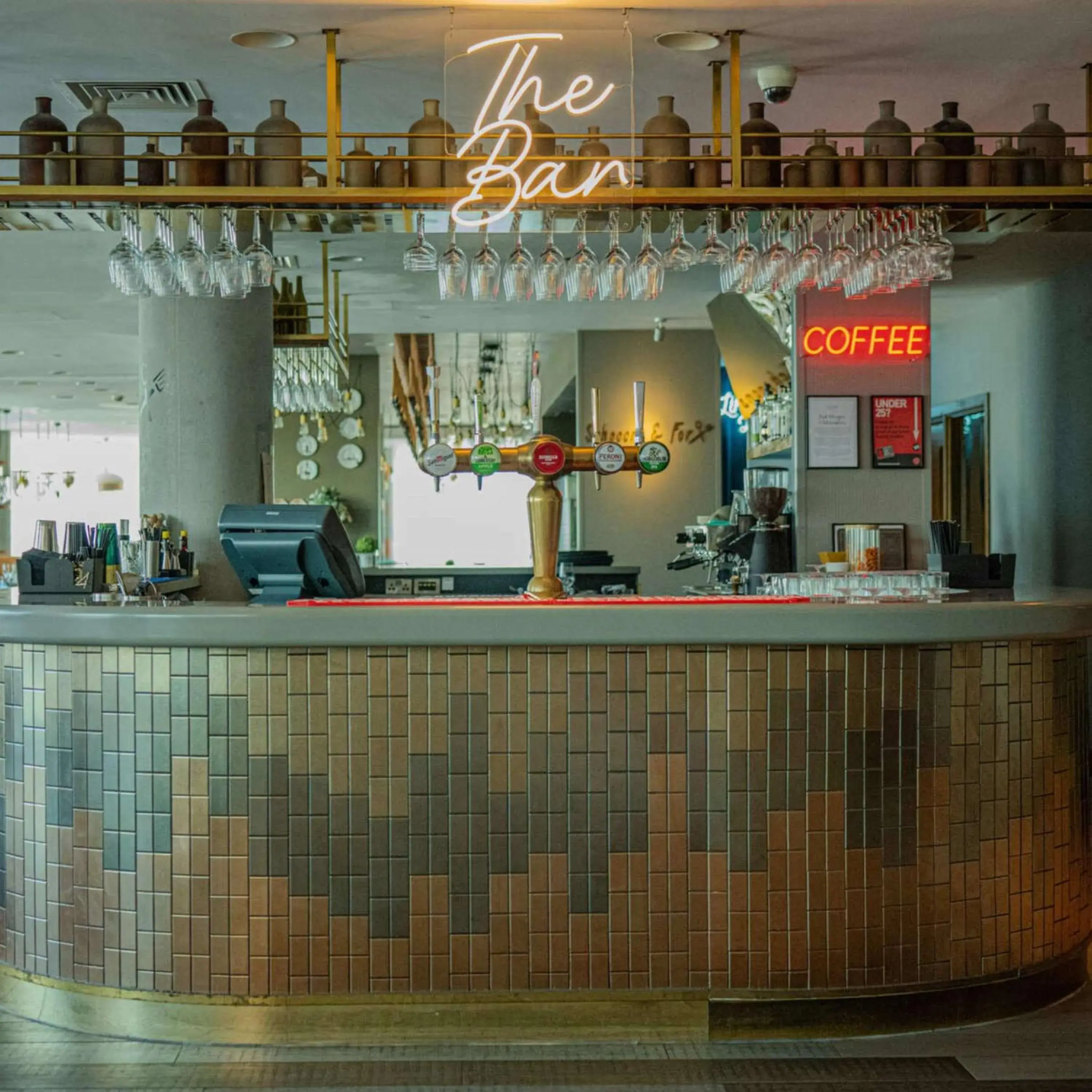 Lounge or bar in Hilton Bournemouth Lounge or bar in Hilton Bournemouth