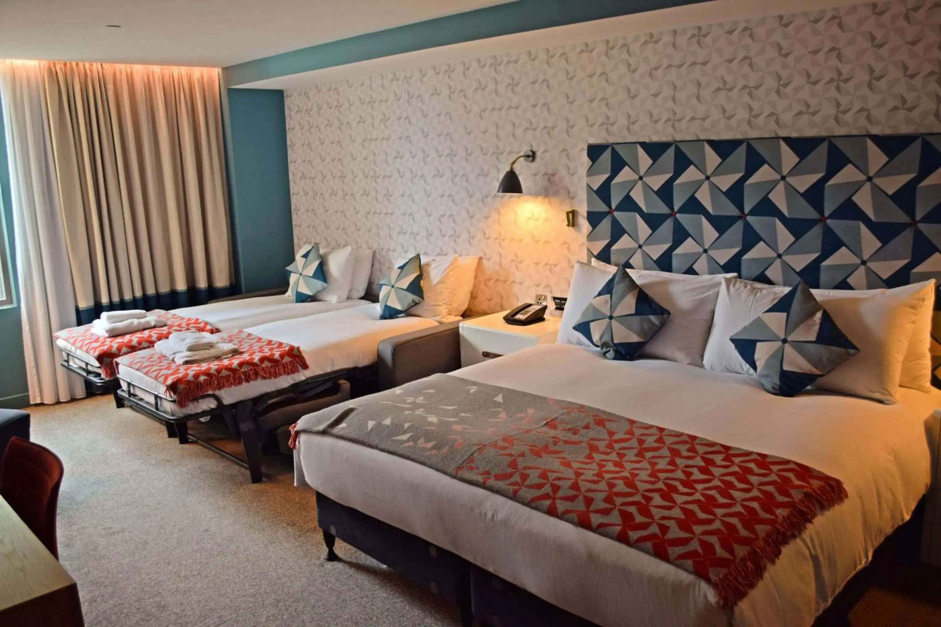 Family King Room with Two Single Beds in Hilton Bournemouth Family King Room with Two Single Beds in Hilton Bournemouth